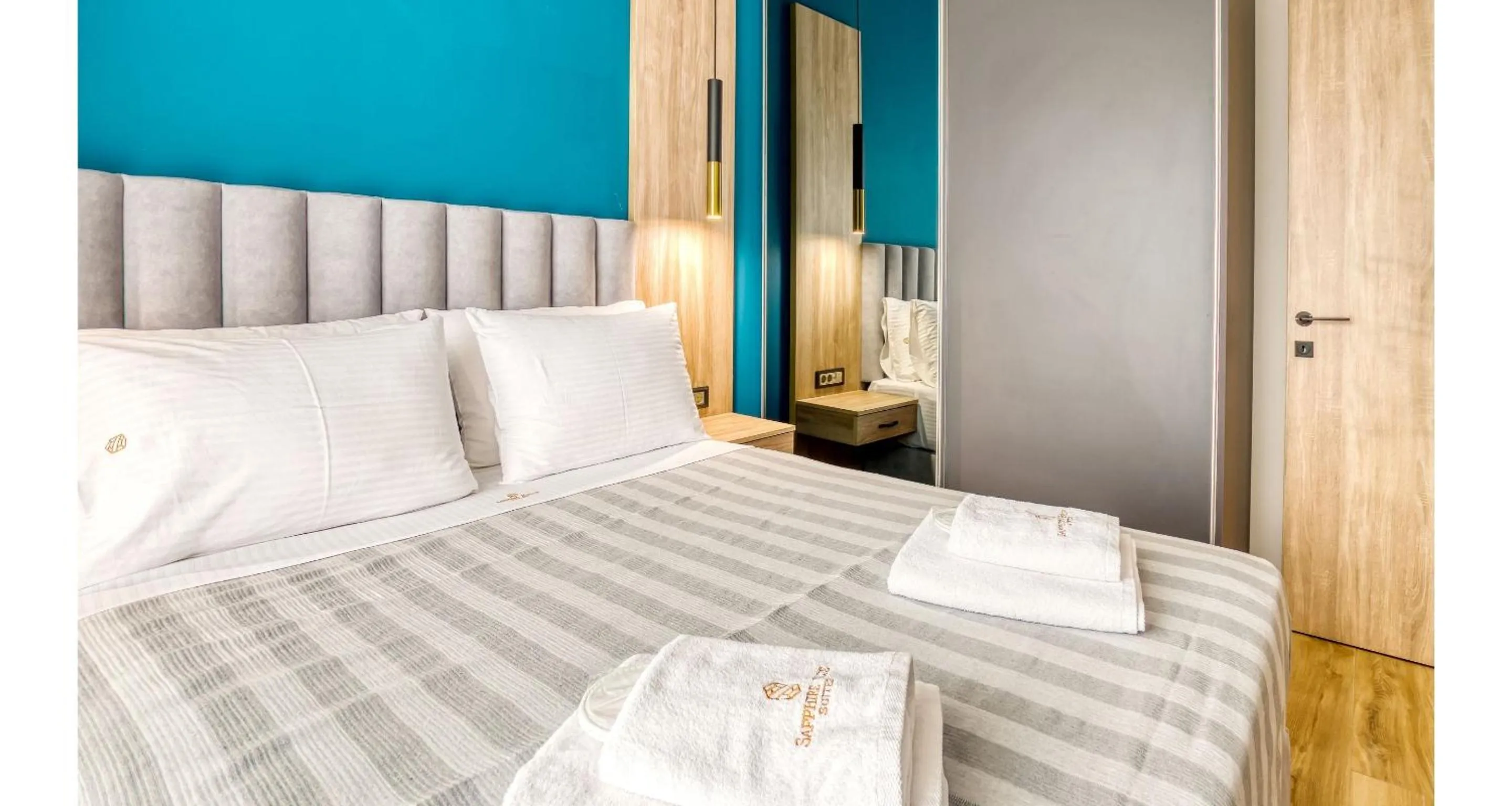 Bedroom, Bed in Sapphire Blue Suites