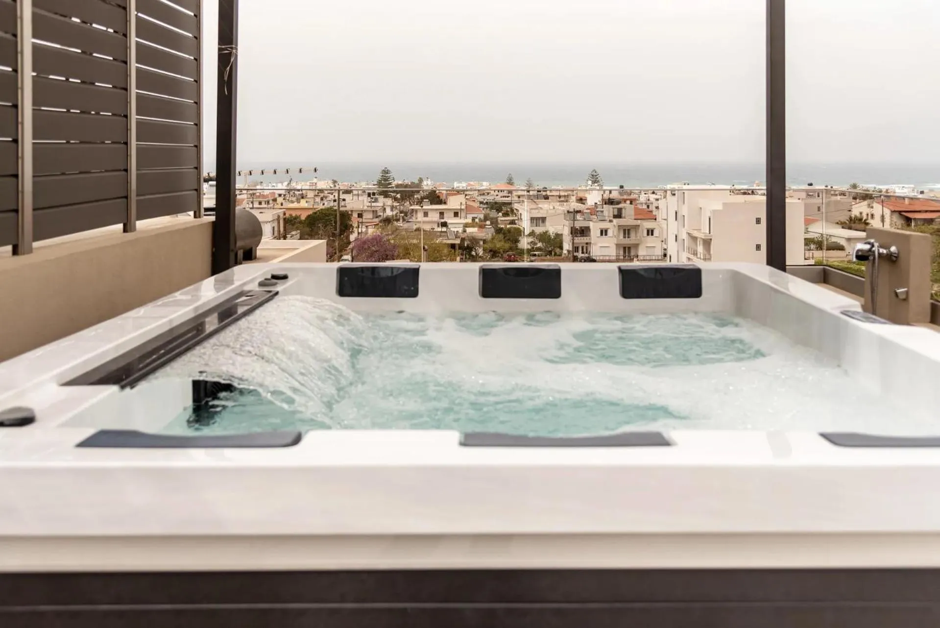 Hot Tub in Sapphire Blue Suites
