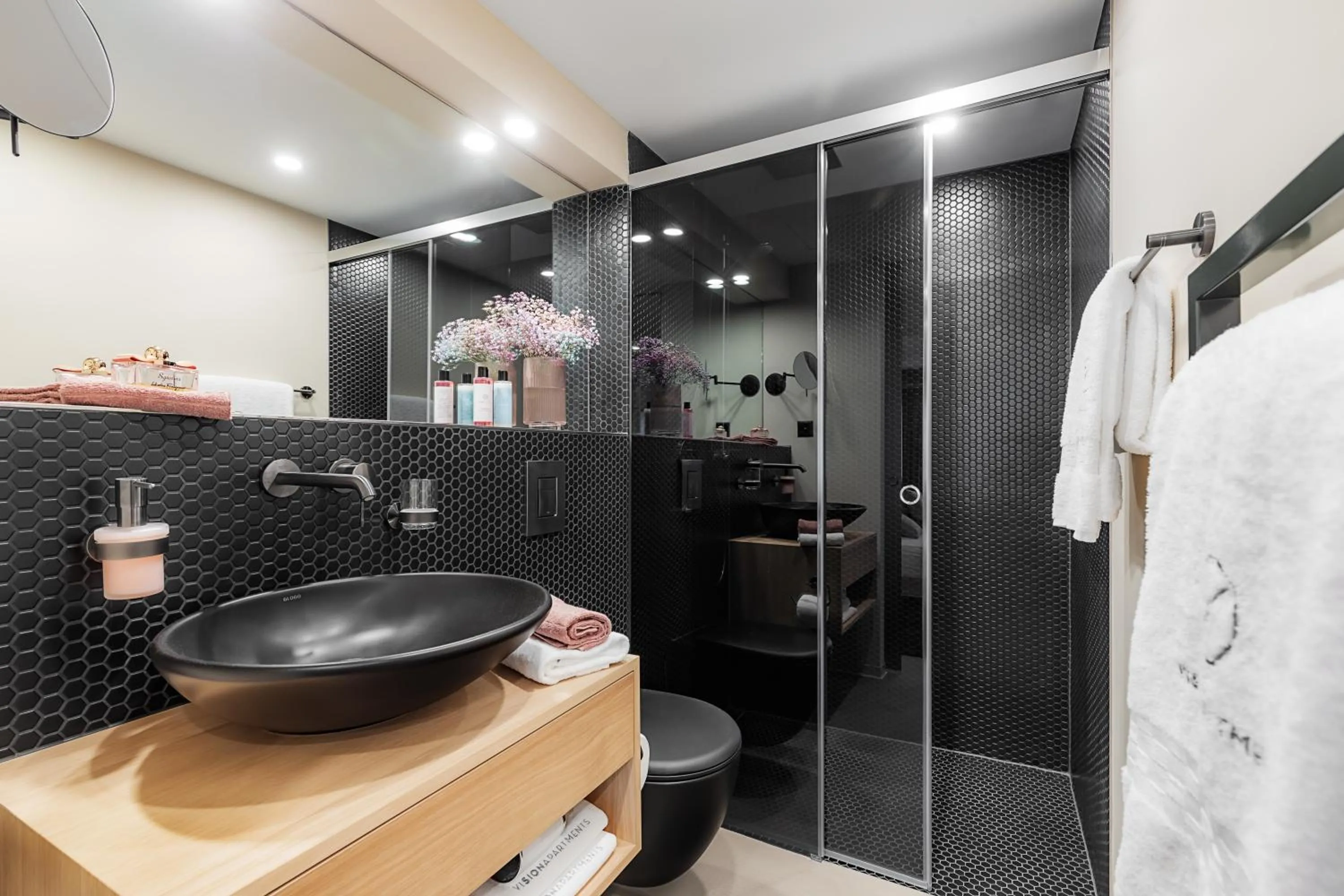 Shower in VISIONAPARTMENTS Basel - contactless check-in