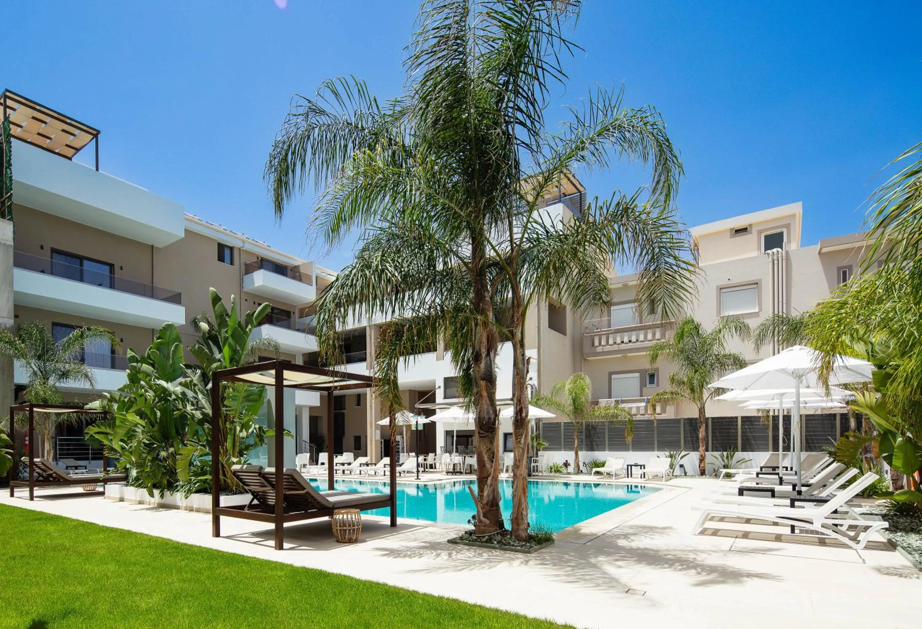 Swimming pool in Sapphire Horizon Suites