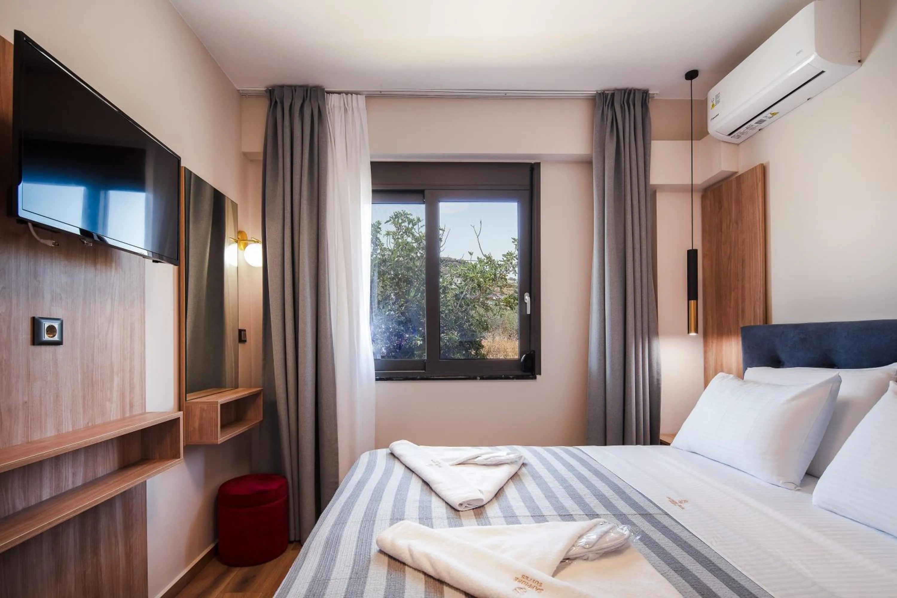 Bedroom, Bed in Sapphire Horizon Suites