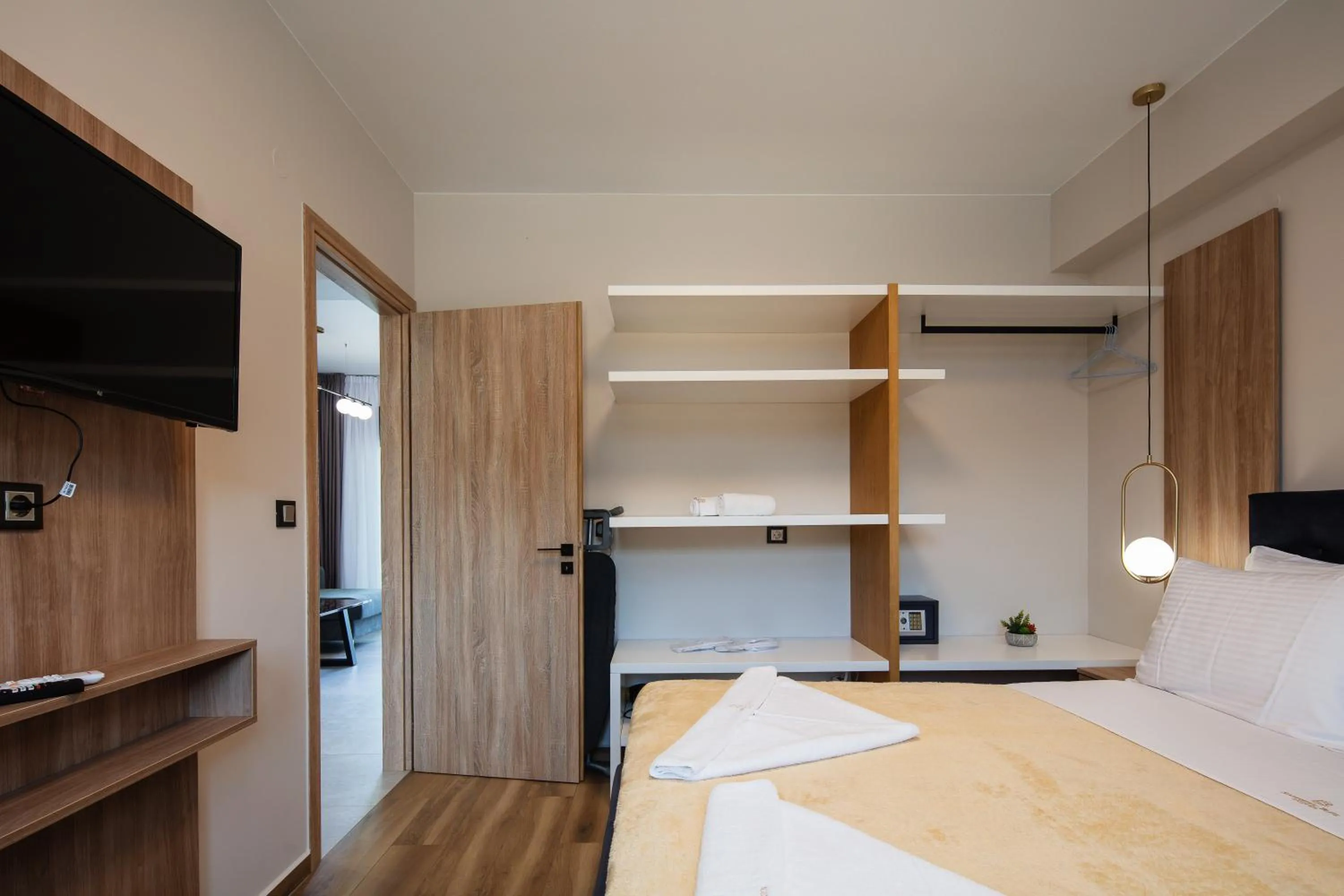 Bedroom, Bed in Sapphire Horizon Suites