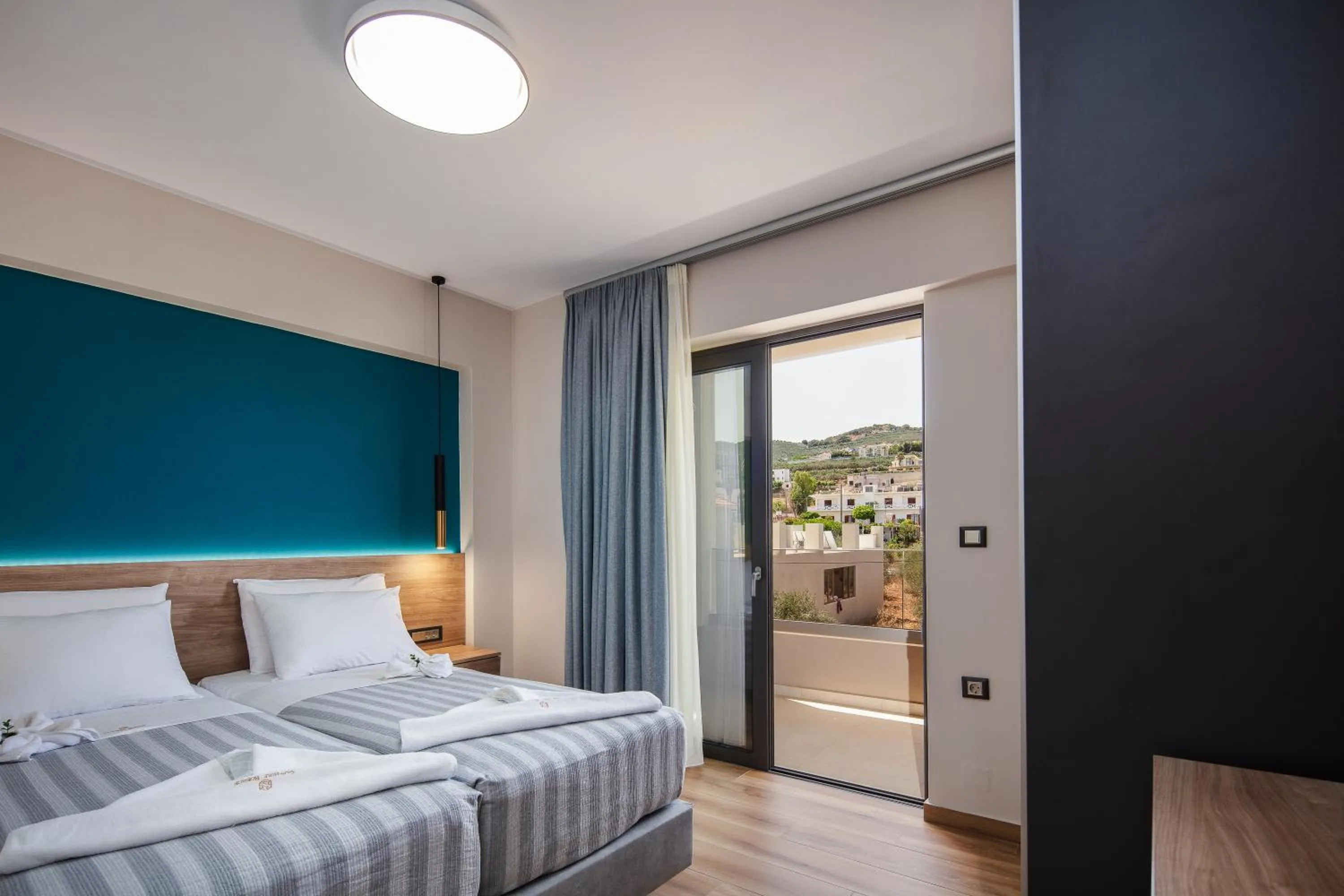 Bedroom, Bed in Sapphire Horizon Suites