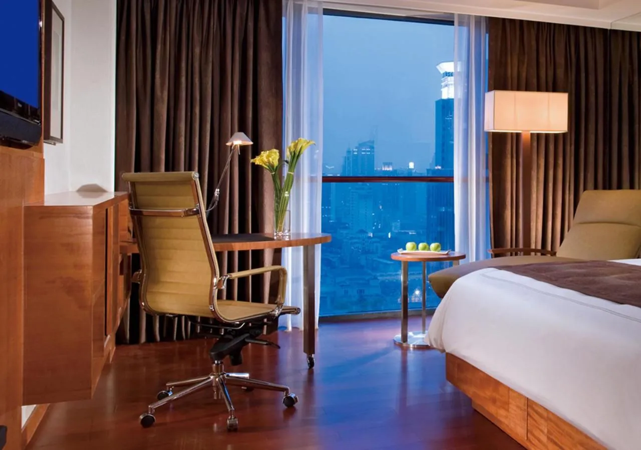 Seating area, Bed in Swissôtel Grand Shanghai - Stroll down West Nanjing Road and soak in downtown Shanghai vibrancy