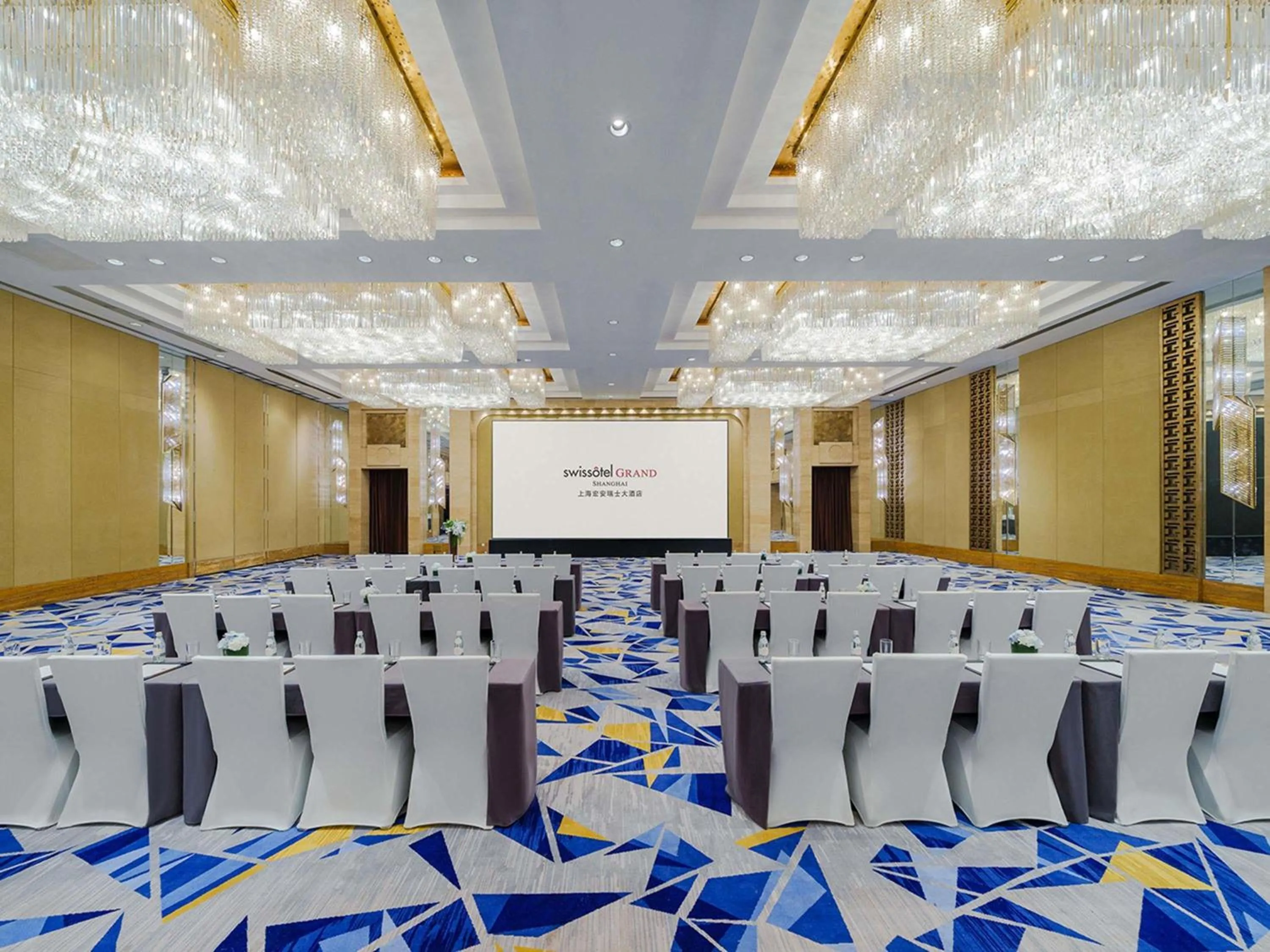 Meeting/conference room in Swissôtel Grand Shanghai - Stroll down West Nanjing Road and soak in downtown Shanghai vibrancy