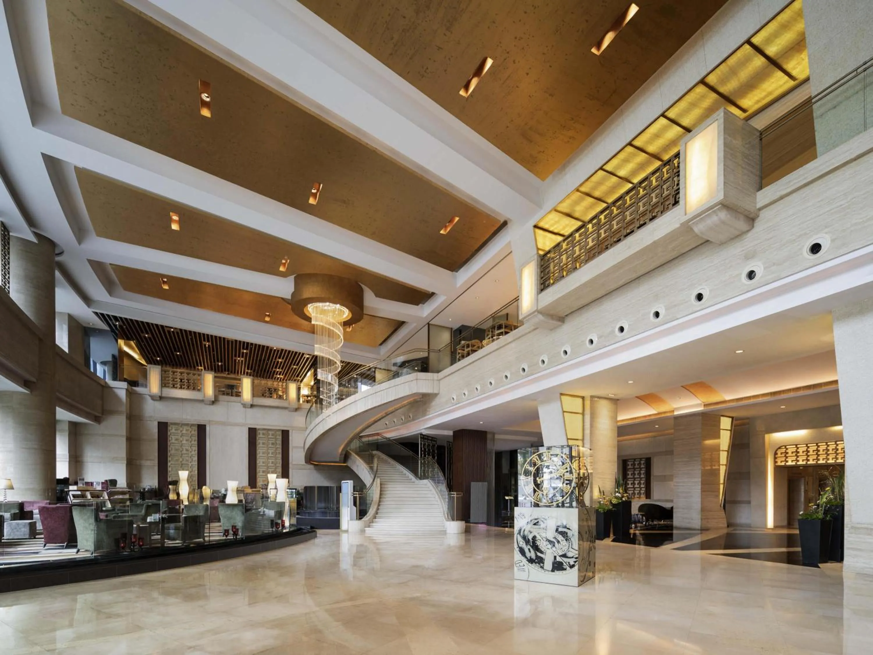 Property building in Swissôtel Grand Shanghai - Stroll down West Nanjing Road and soak in downtown Shanghai vibrancy