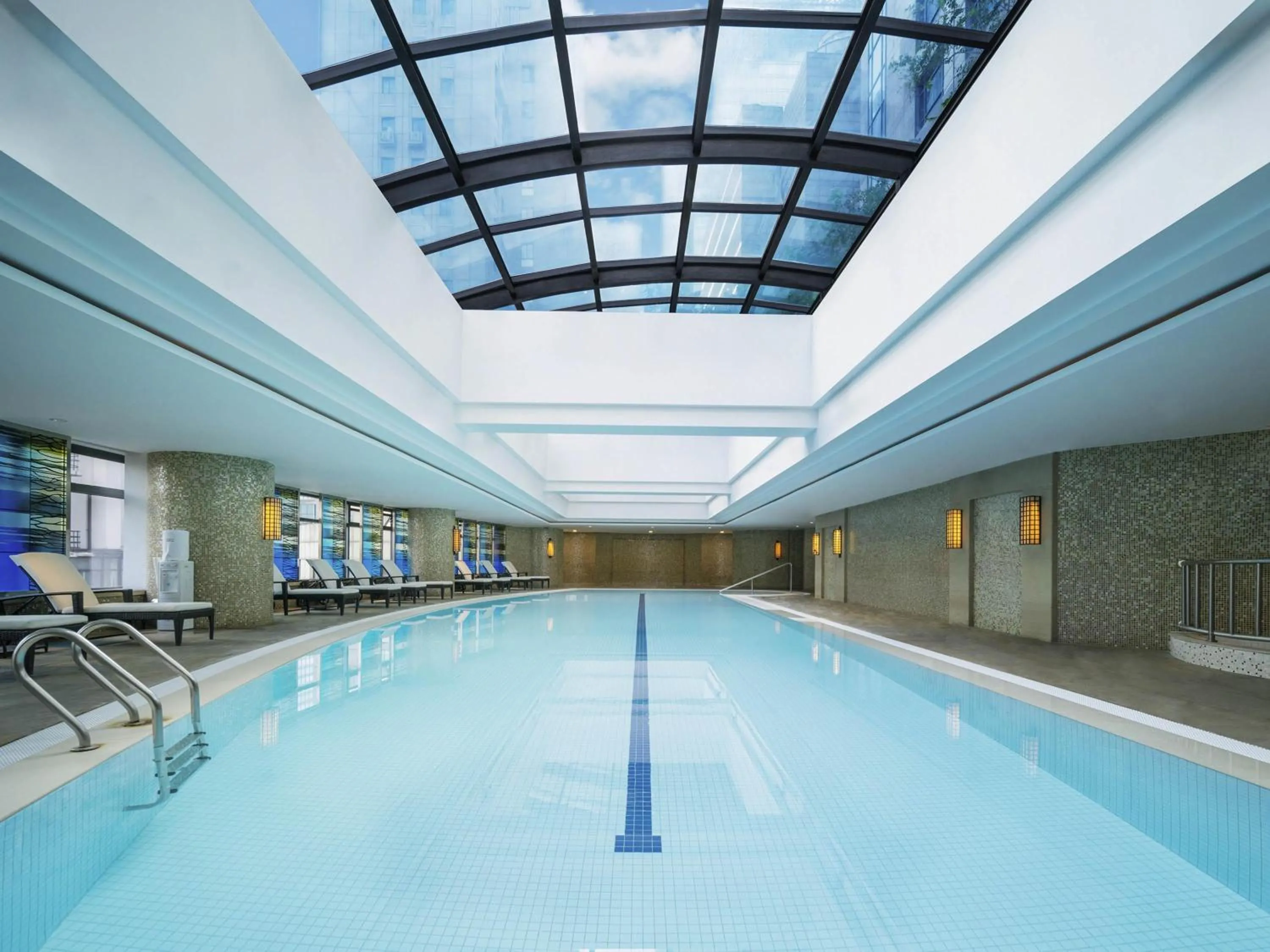 Pool view in Swissôtel Grand Shanghai - Stroll down West Nanjing Road and soak in downtown Shanghai vibrancy