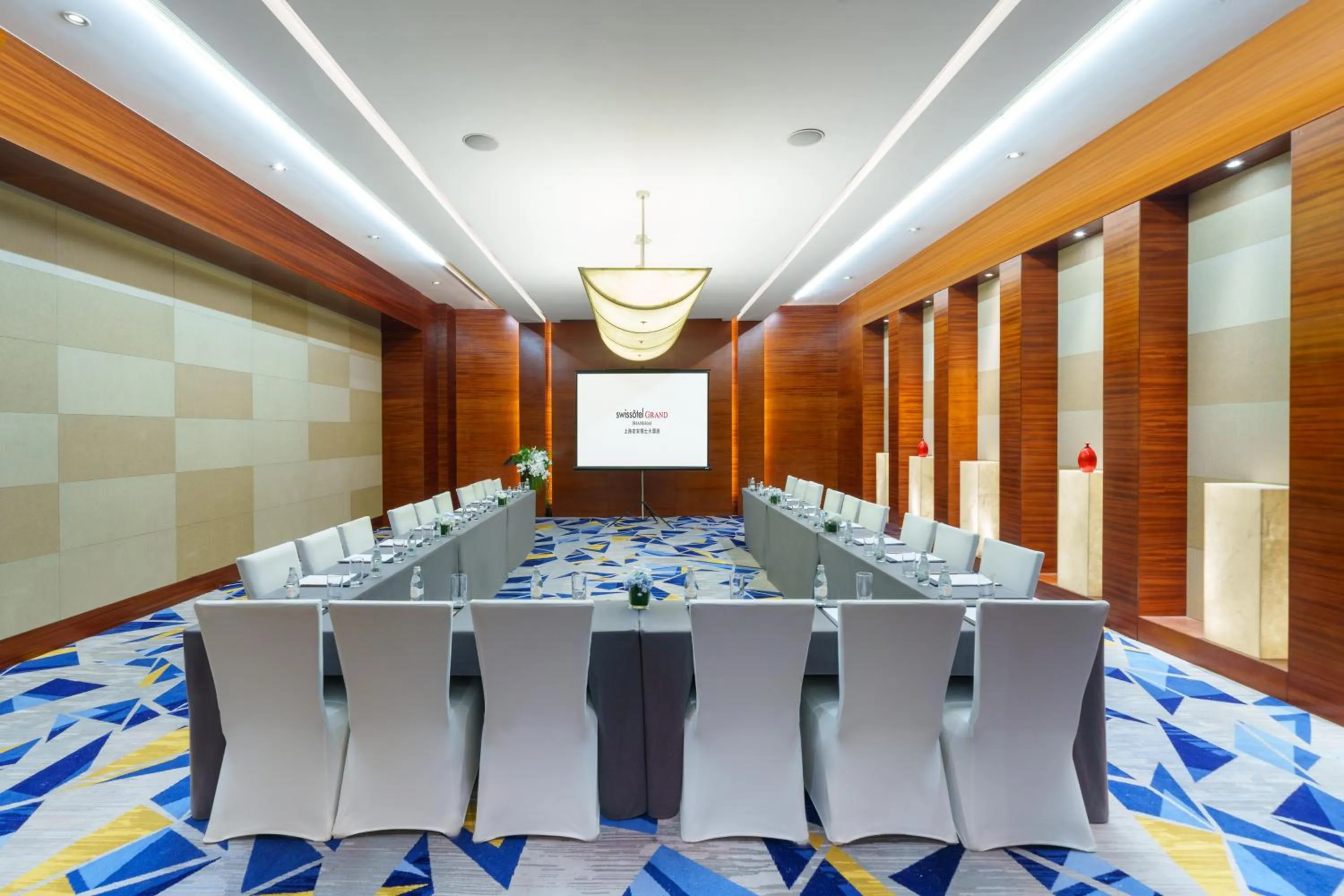 Meeting/conference room in Swissôtel Grand Shanghai - Stroll down West Nanjing Road and soak in downtown Shanghai vibrancy