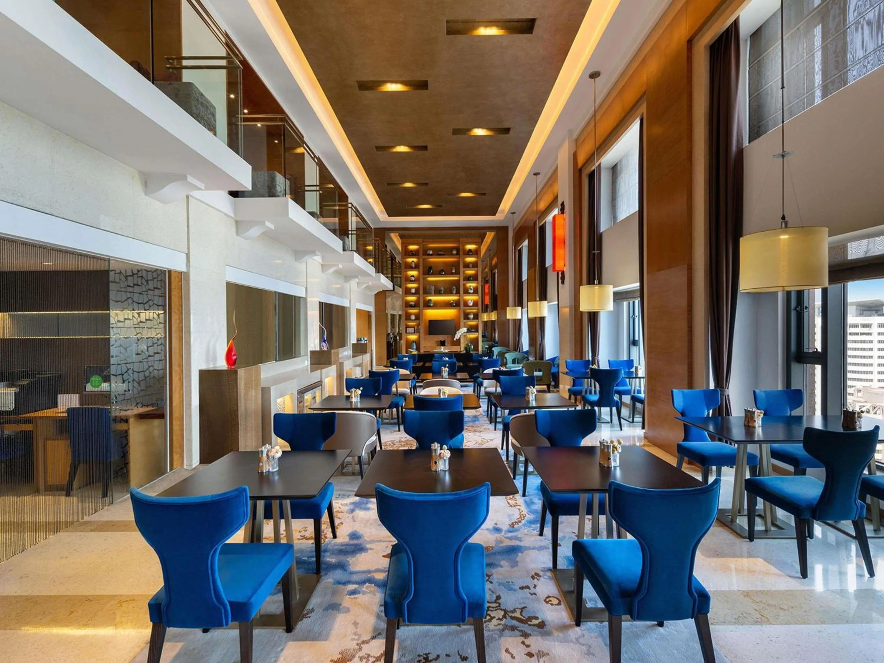 Swiss Executive King Room - single occupancy in Swissôtel Grand Shanghai - Stroll down West Nanjing Road and soak in downtown Shanghai vibrancy