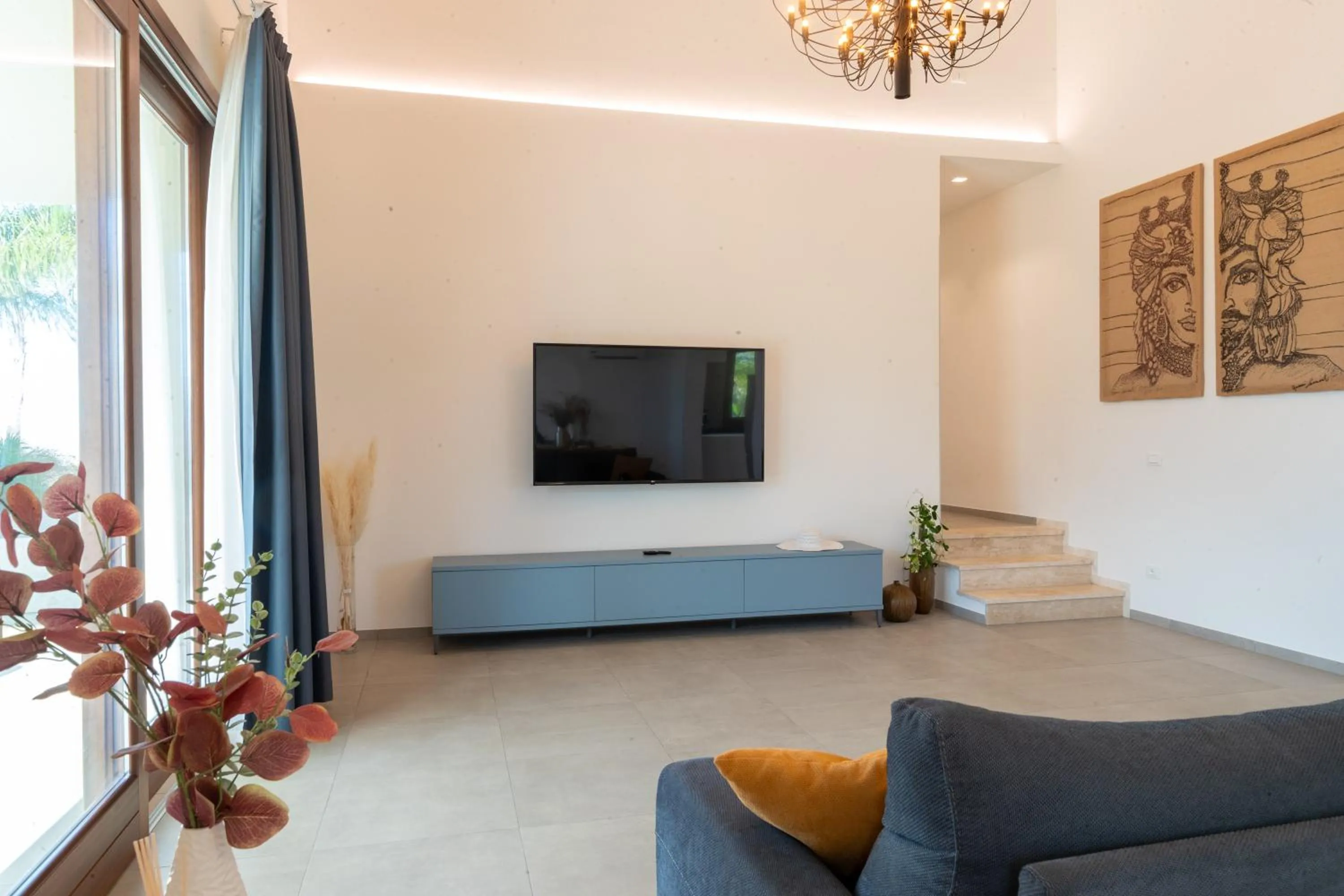 Communal lounge/ TV room in Villa Etesiae