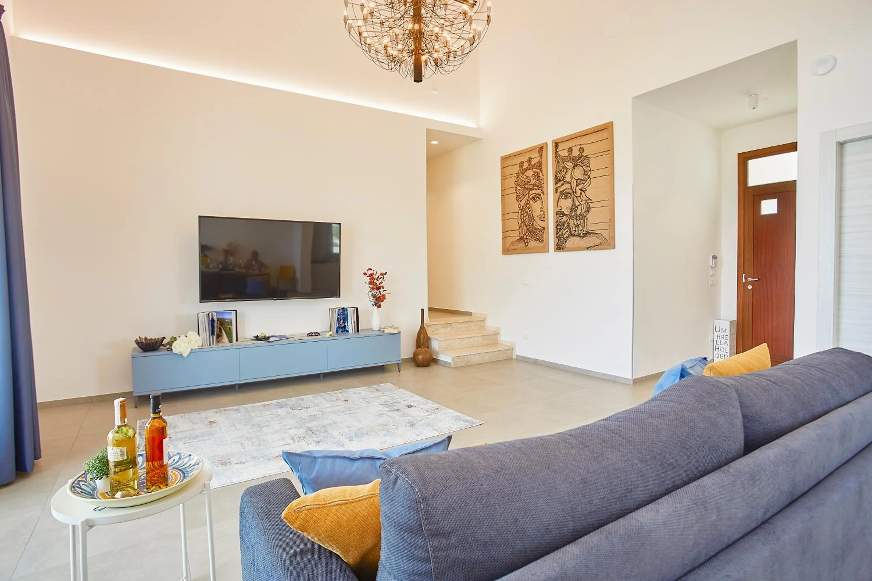Communal lounge/ TV room in Villa Etesiae