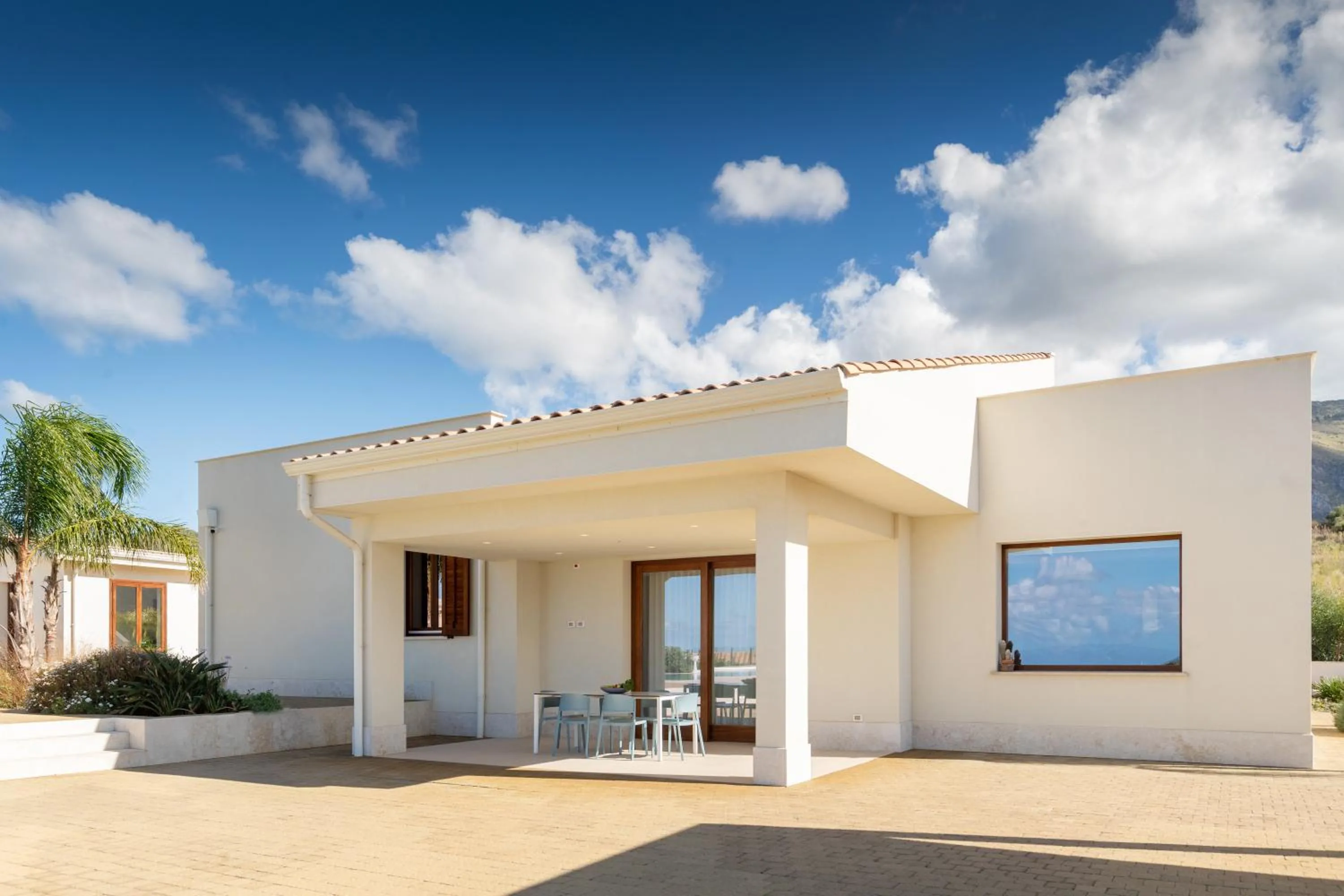 Photo of the whole room in Villa Etesiae