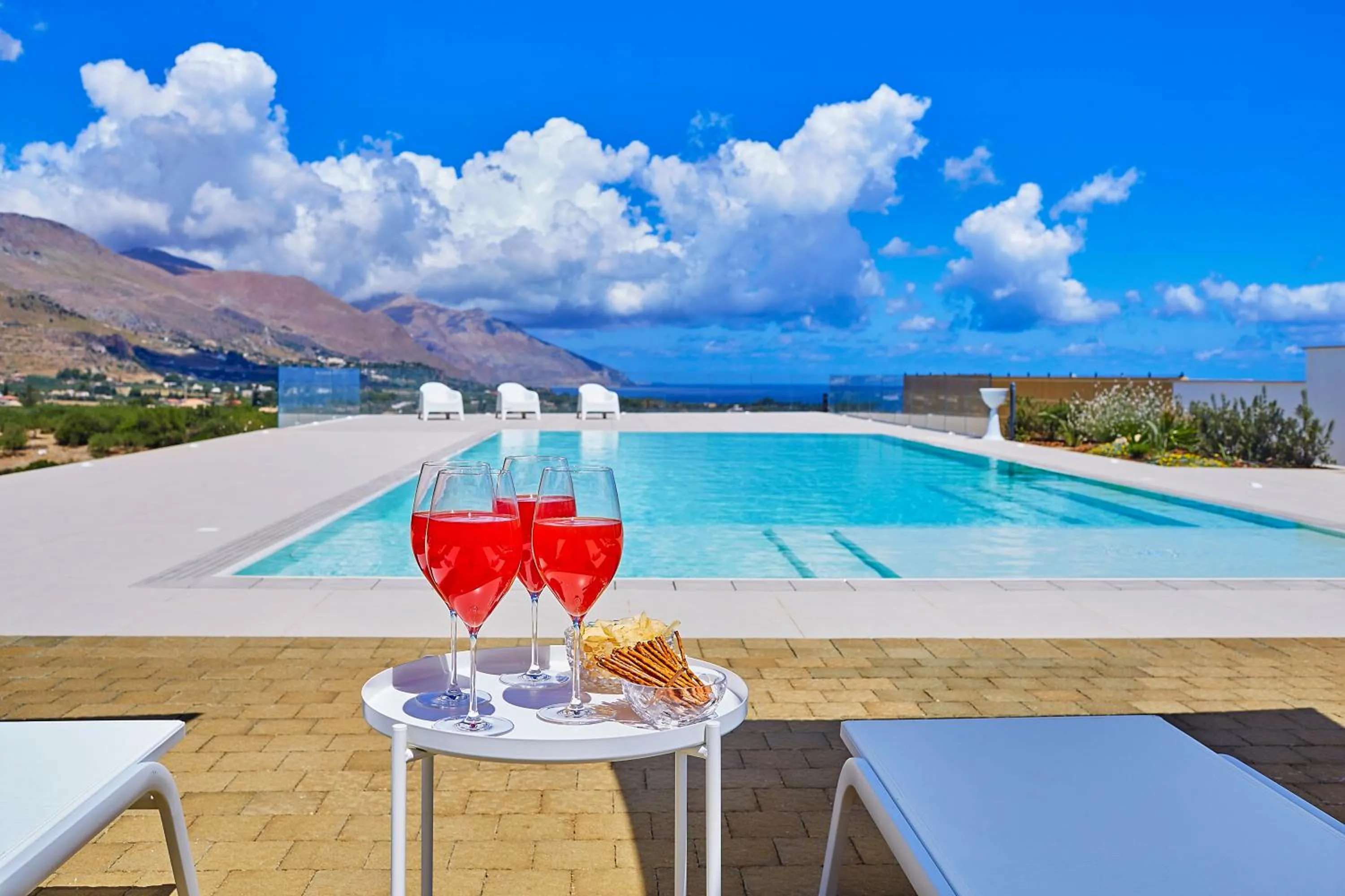 Swimming pool in Villa Etesiae