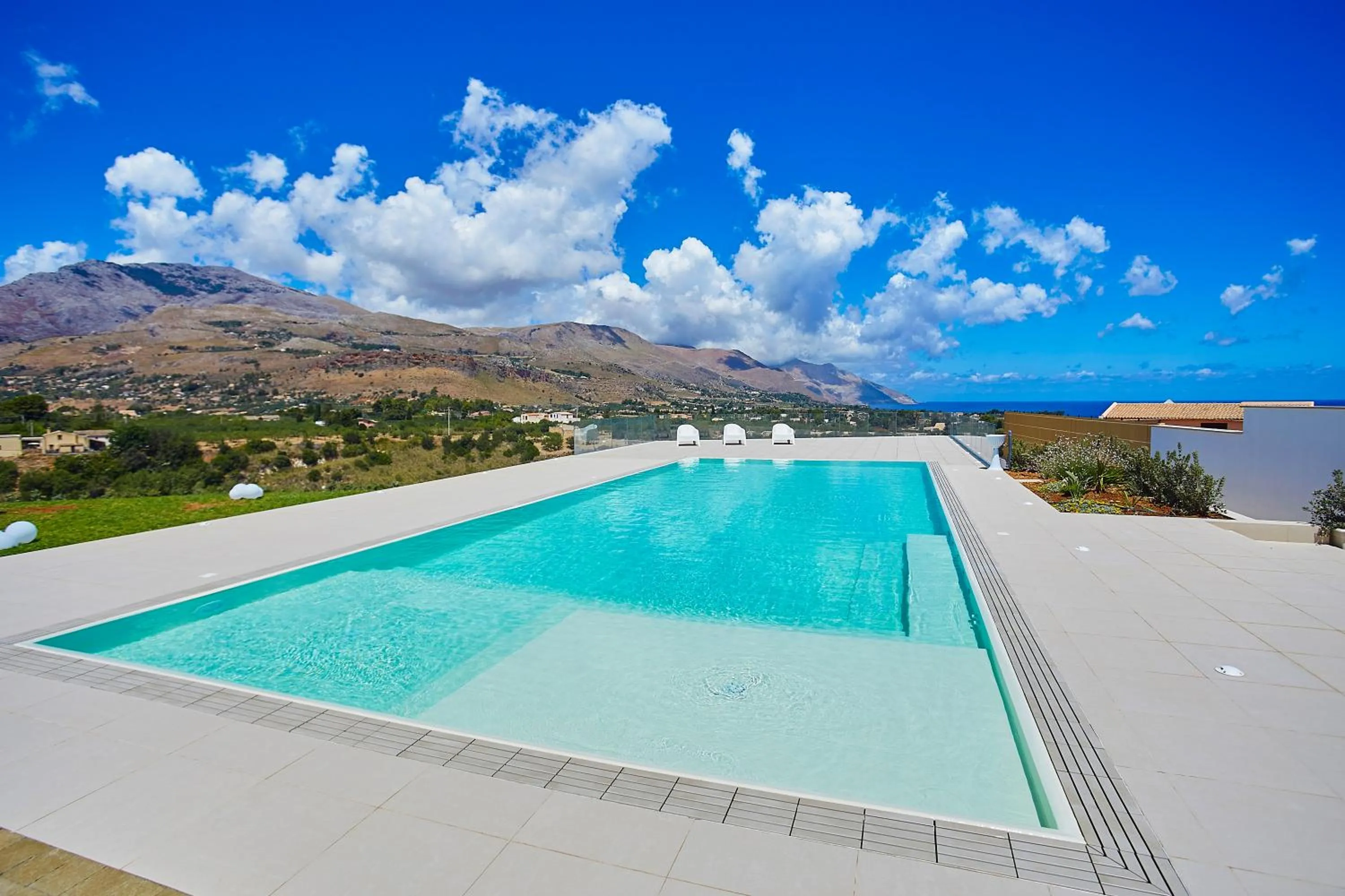 Swimming pool in Villa Etesiae