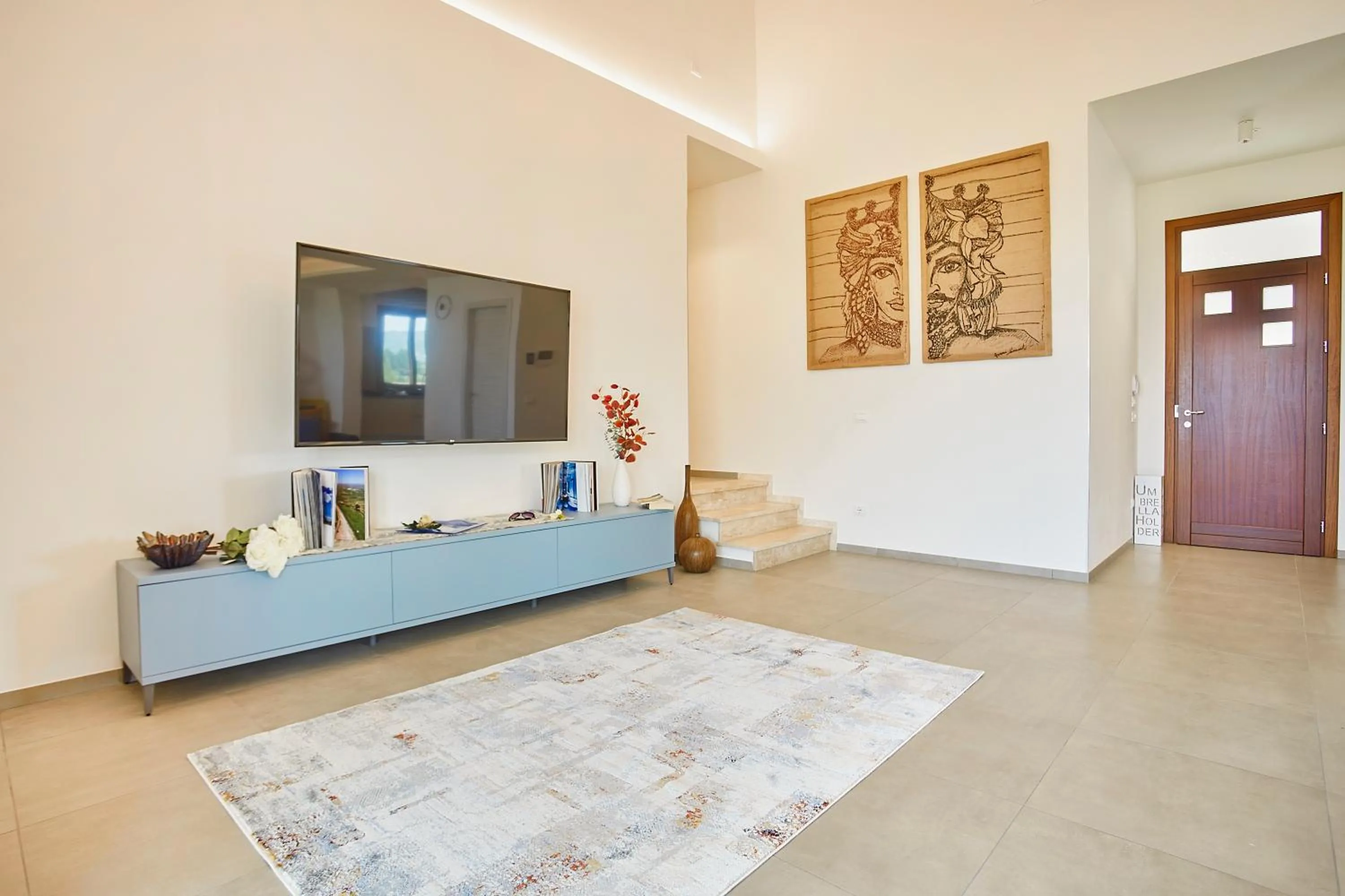 Communal lounge/ TV room in Villa Etesiae