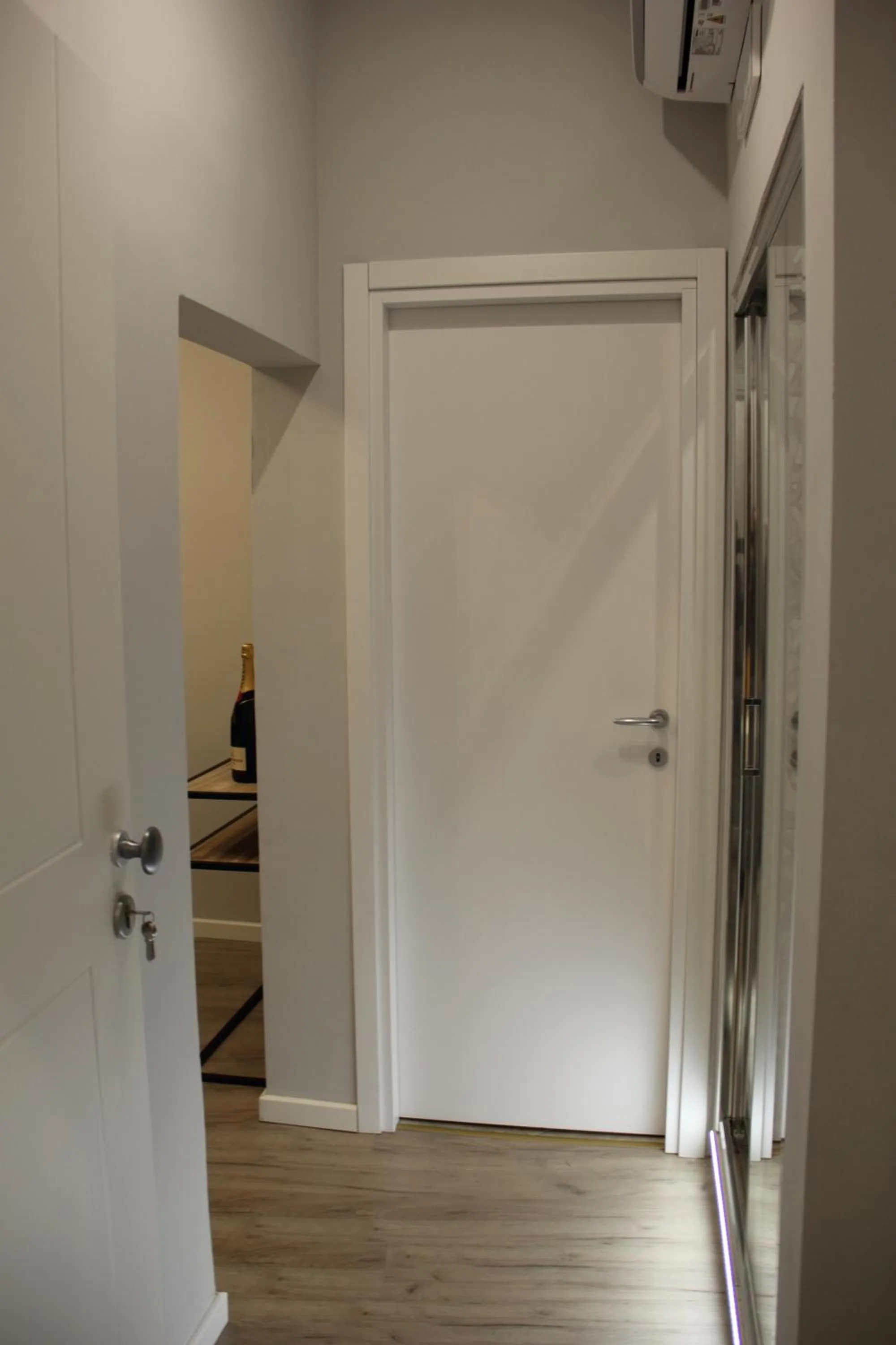 Vite 99 spanish steps room