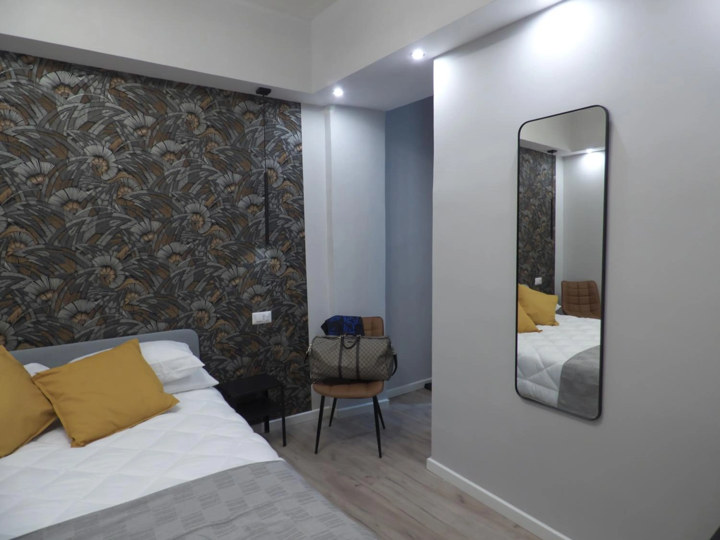 Bed in Vite 99 spanish steps room