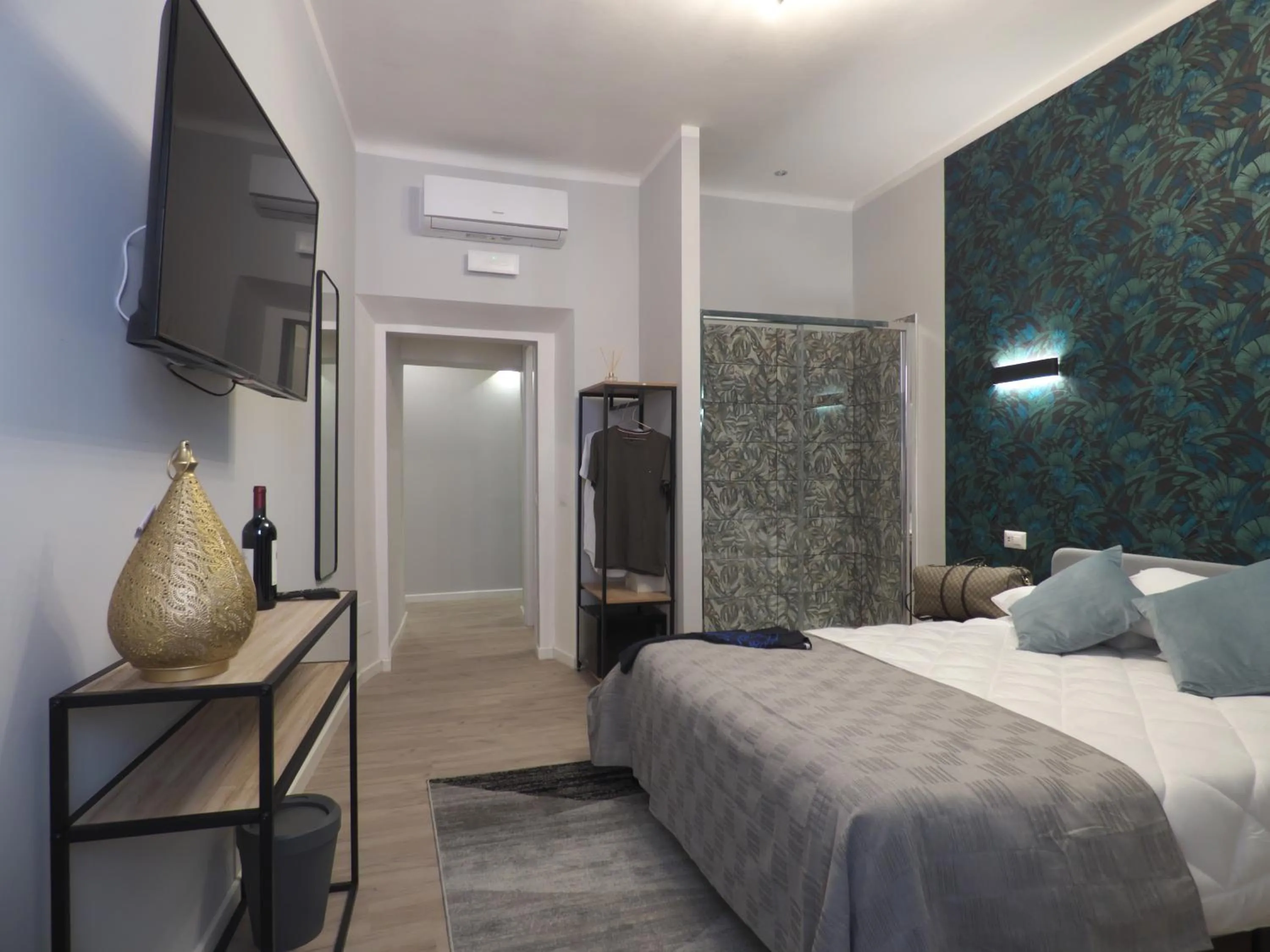 Communal lounge/ TV room, Bed in Vite 99 spanish steps room