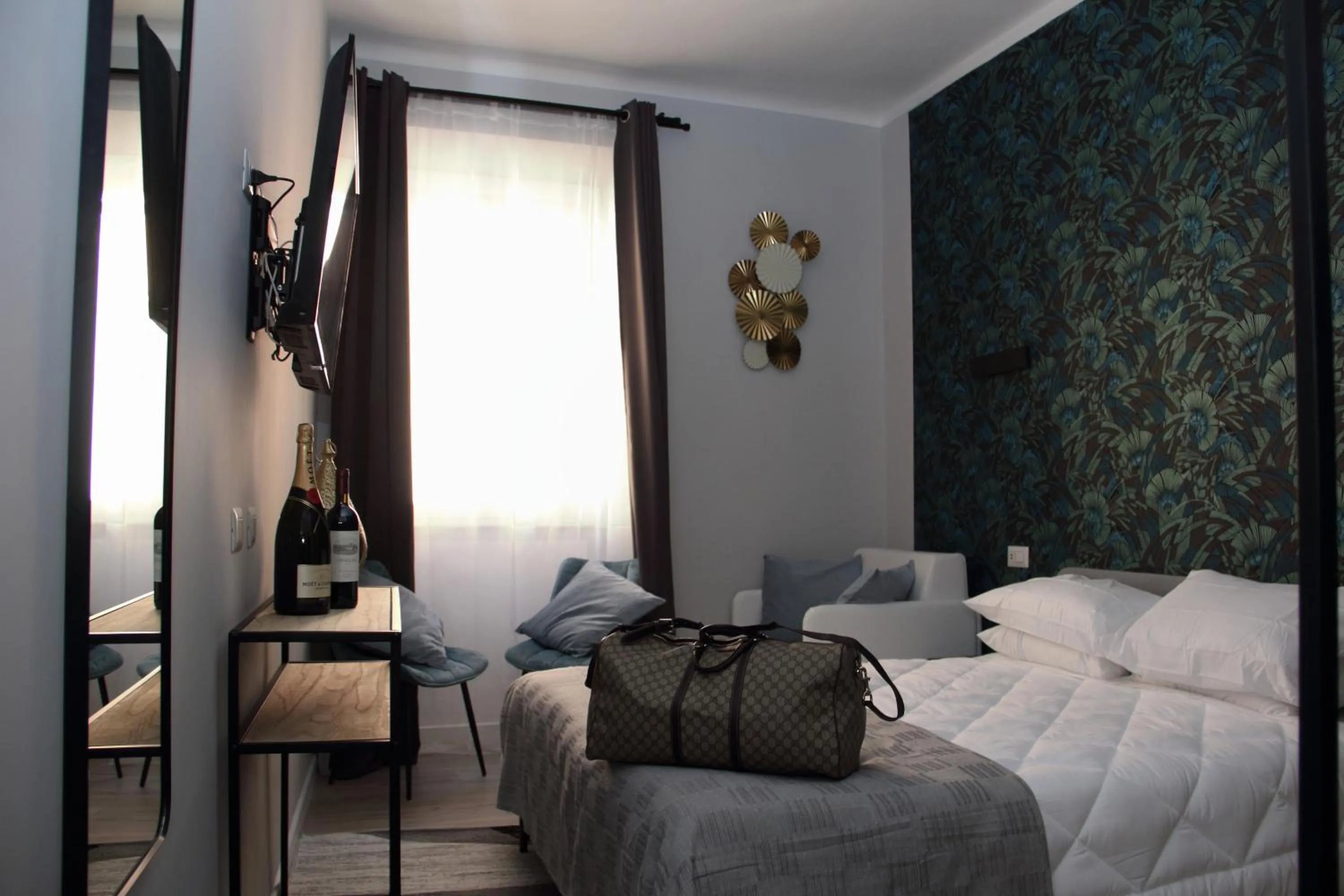 Bed in Vite 99 spanish steps room