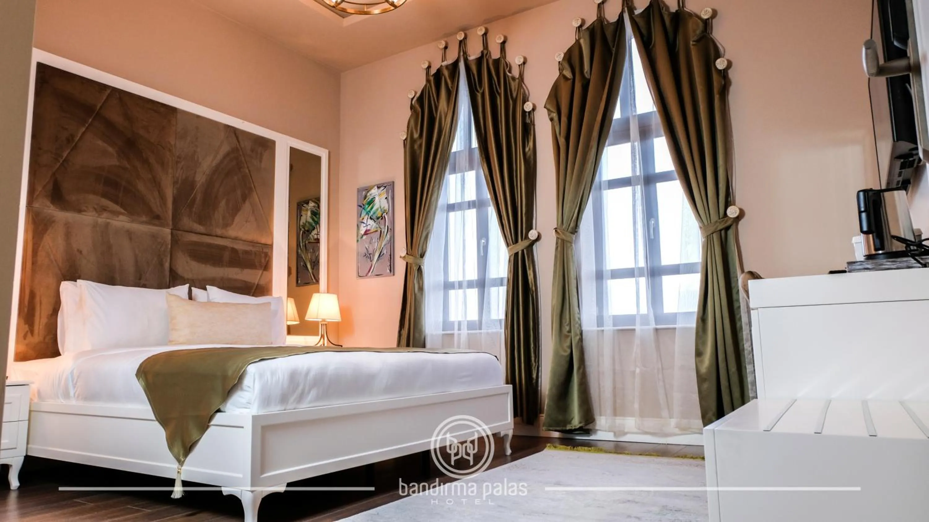 Photo of the whole room, Bed in BANDIRMA PALAS OTEL