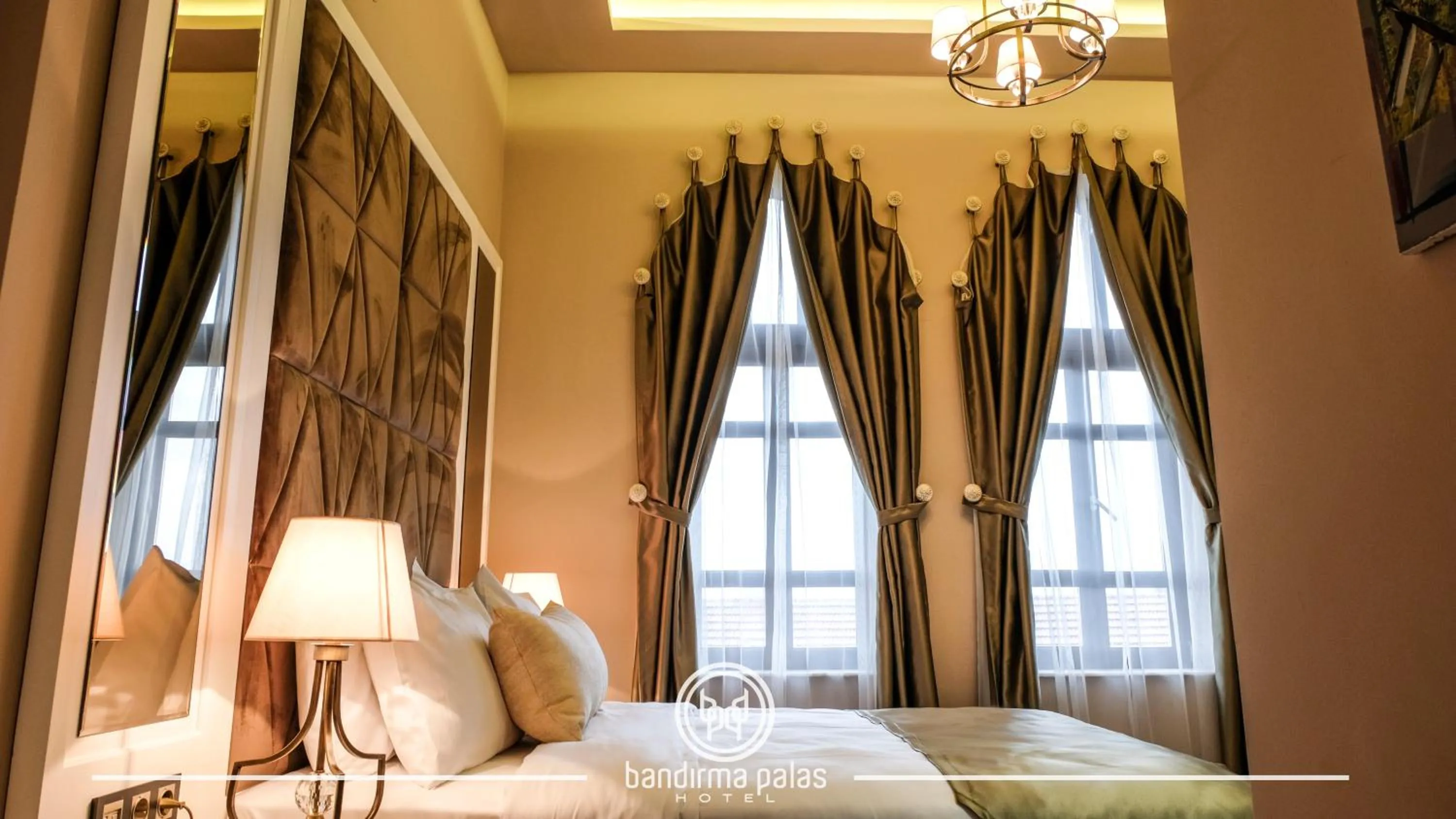 Bedroom, Bed in BANDIRMA PALAS OTEL