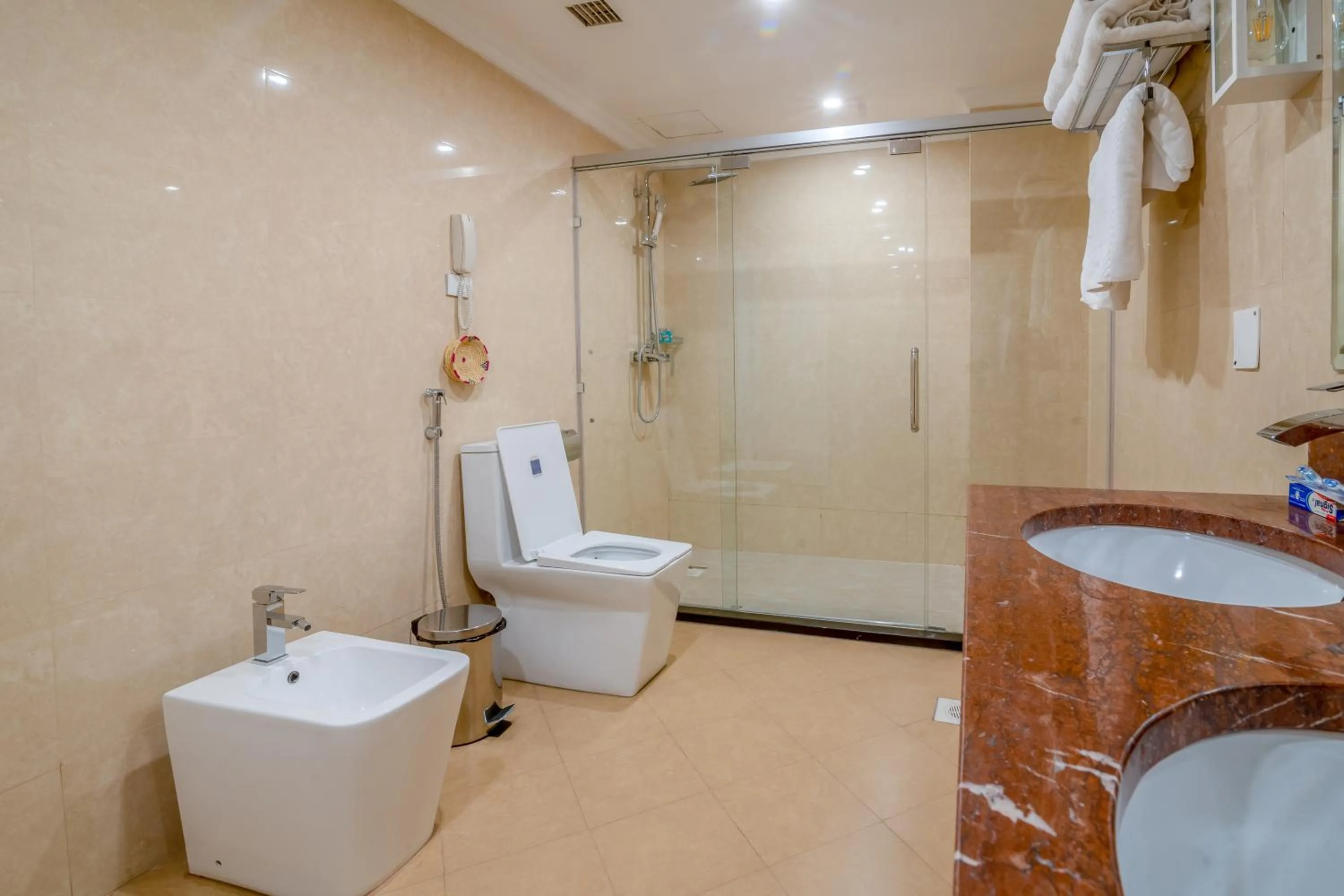 Shower in The Grand Palace Hotel