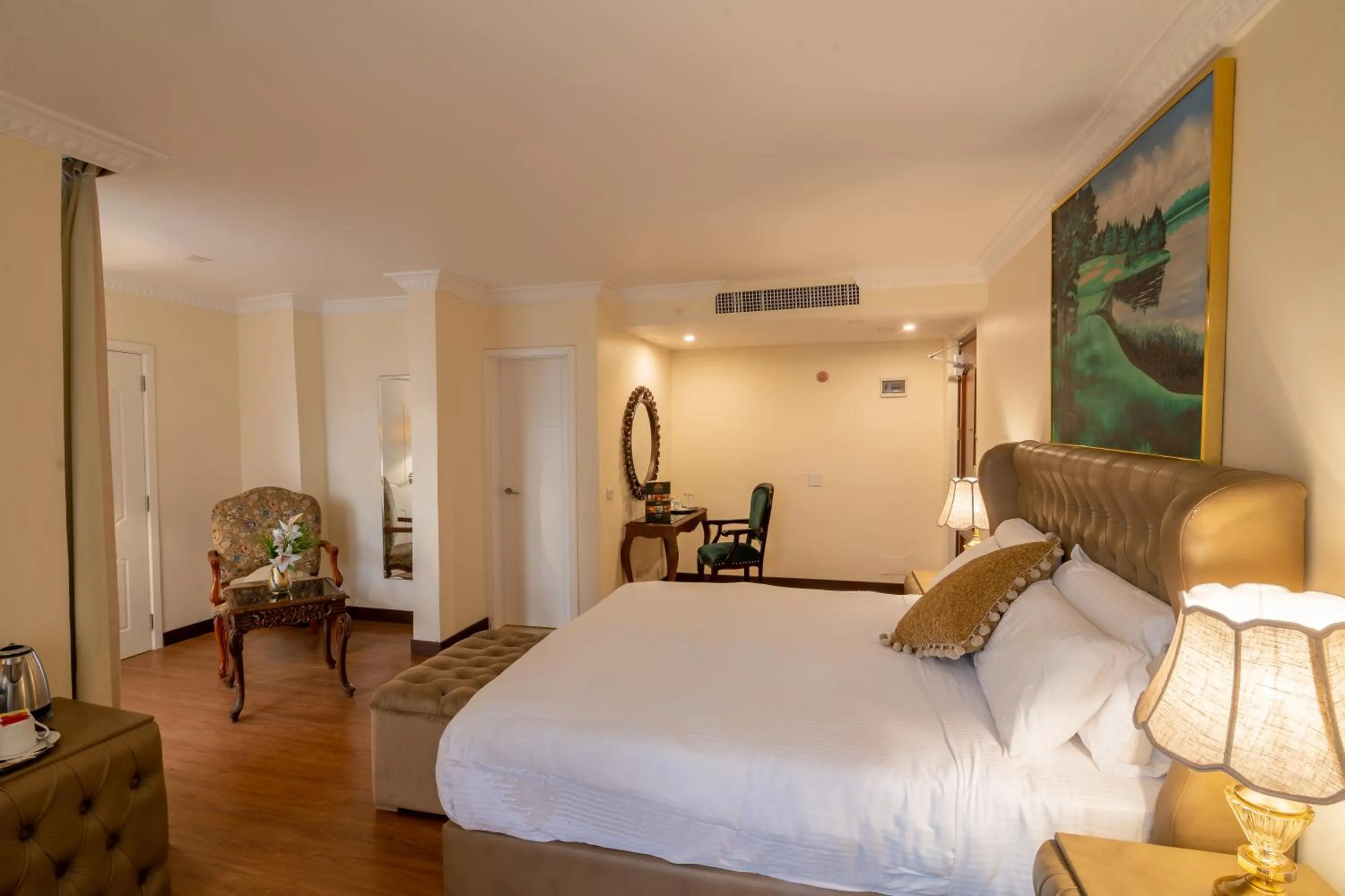 Photo of the whole room, Bed in The Grand Palace Hotel