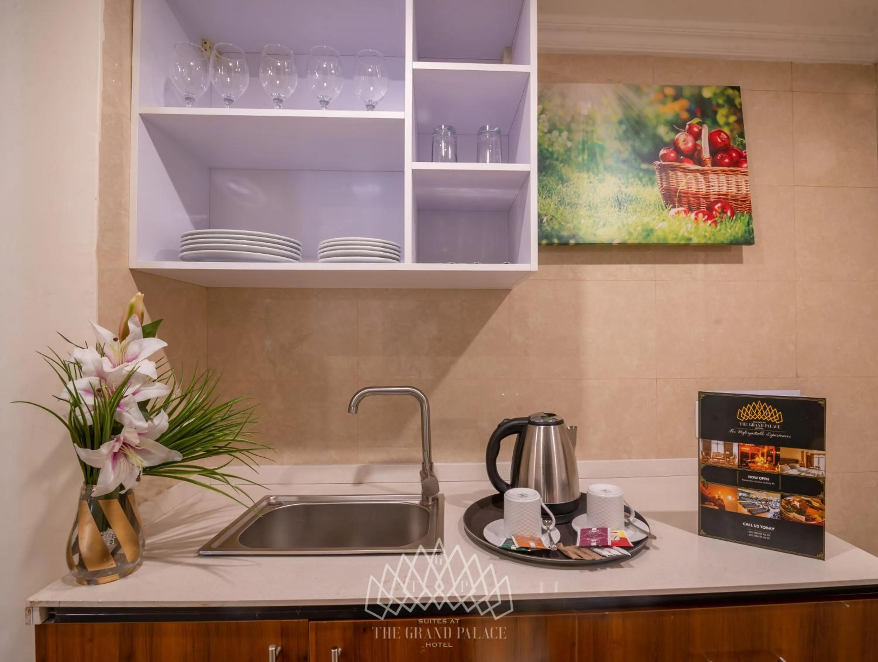 Kitchen or kitchenette in The Grand Palace Hotel