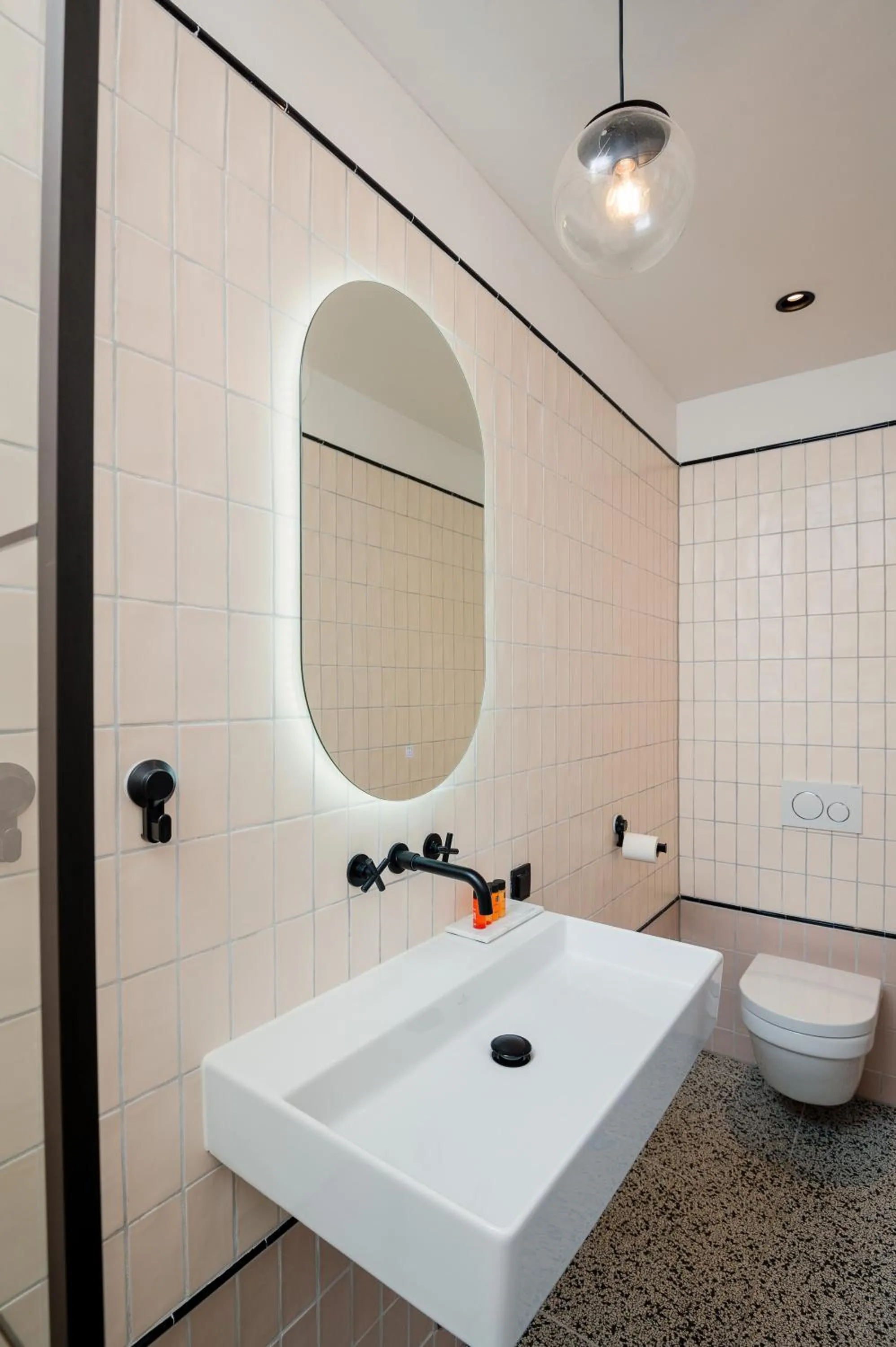 Toilet in Mr.Lewis Rotterdam