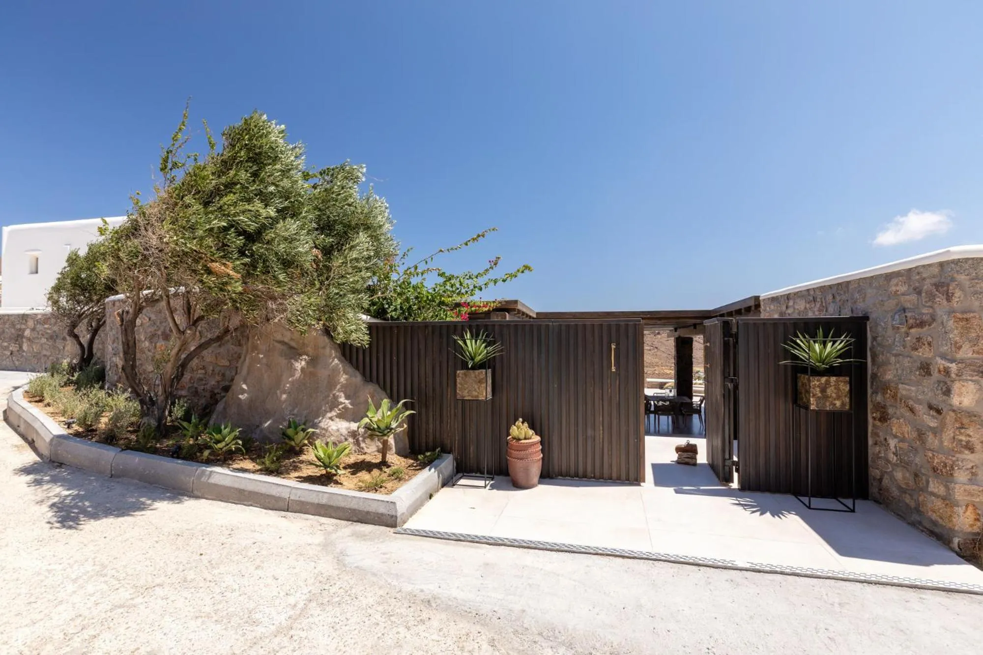 Facade/entrance in Mykonos Panormos Villas