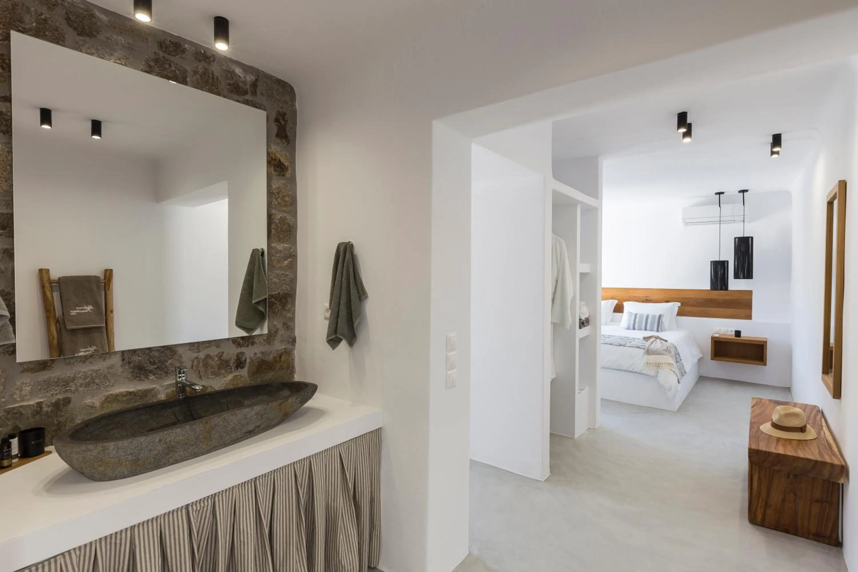 Property building, Bed in Mykonos Panormos Villas