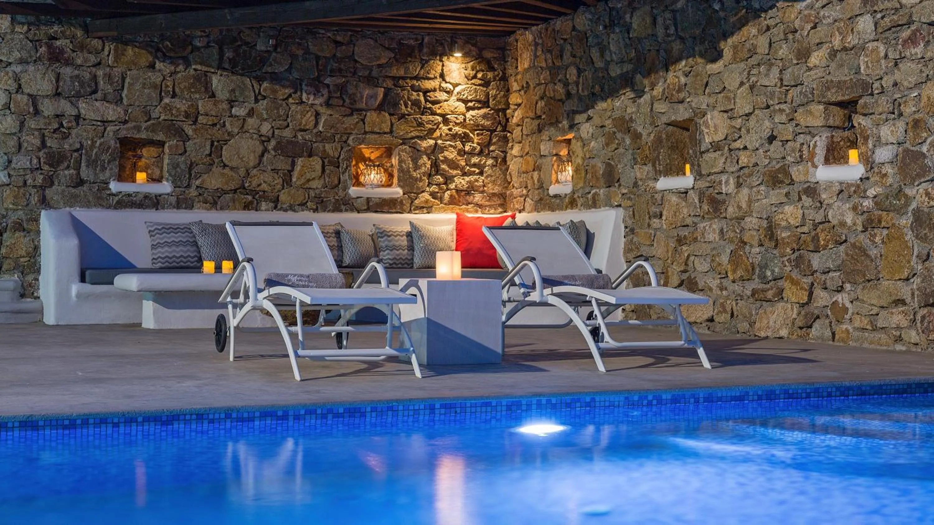 Swimming pool in Mykonos Panormos Villas