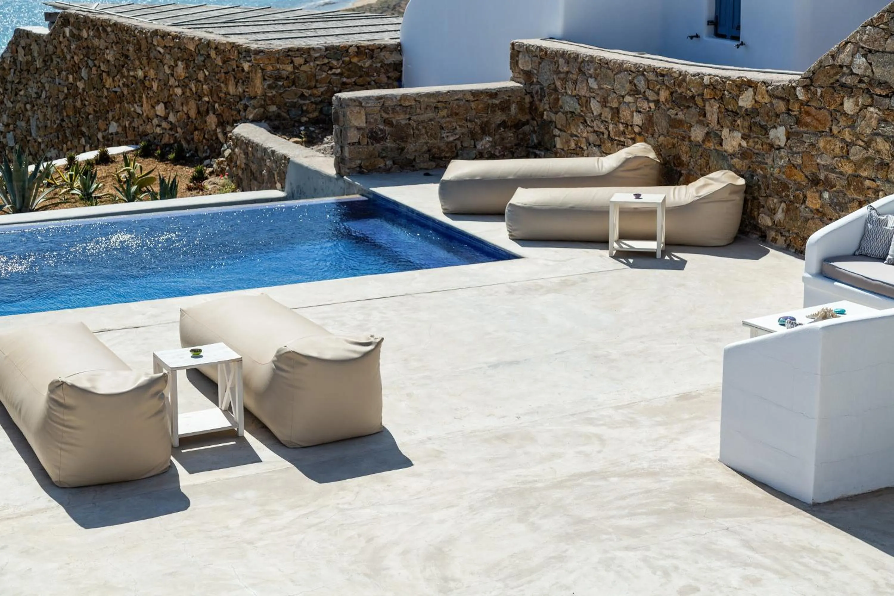 Swimming pool in Mykonos Panormos Villas