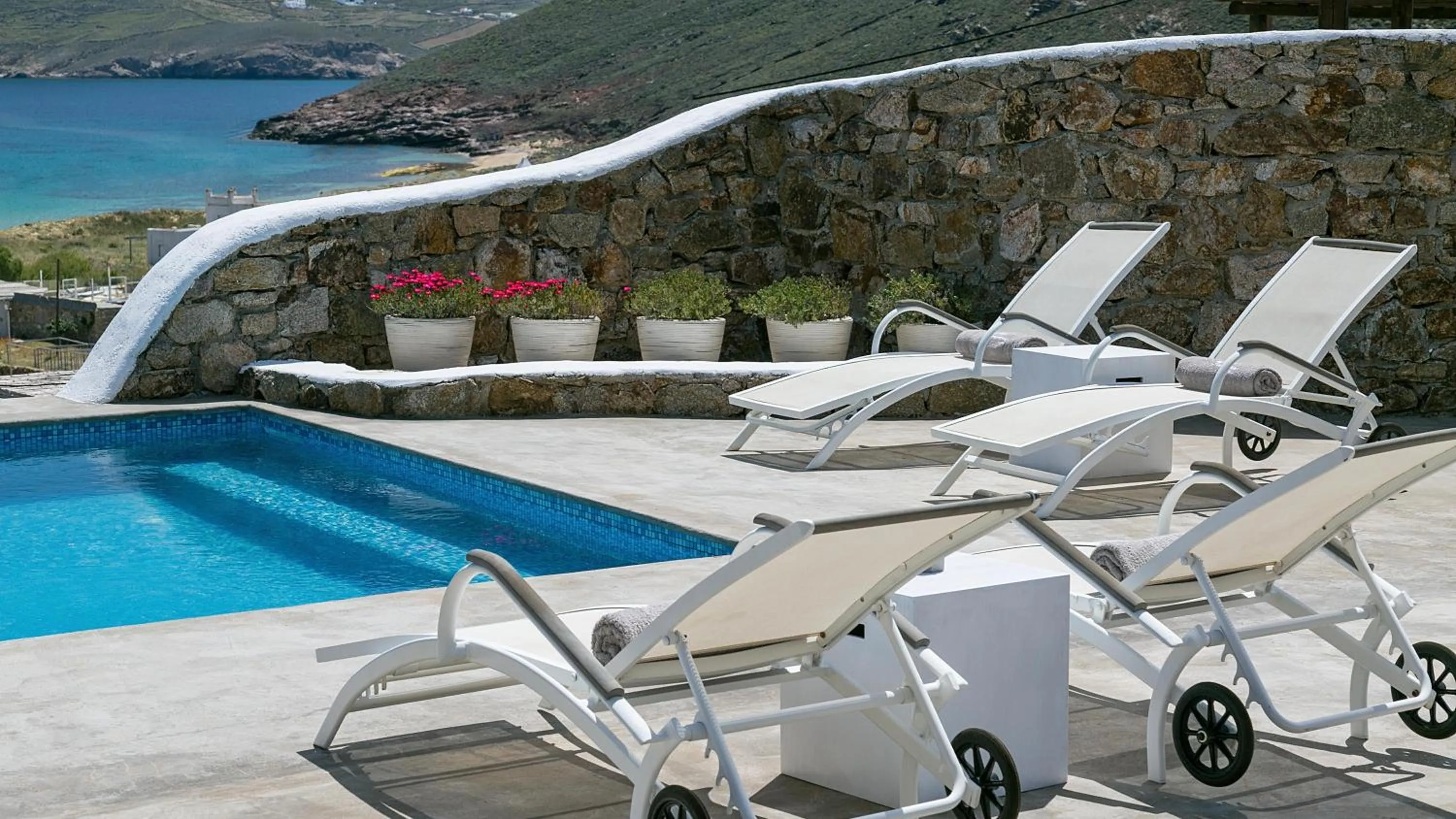 Swimming pool in Mykonos Panormos Villas