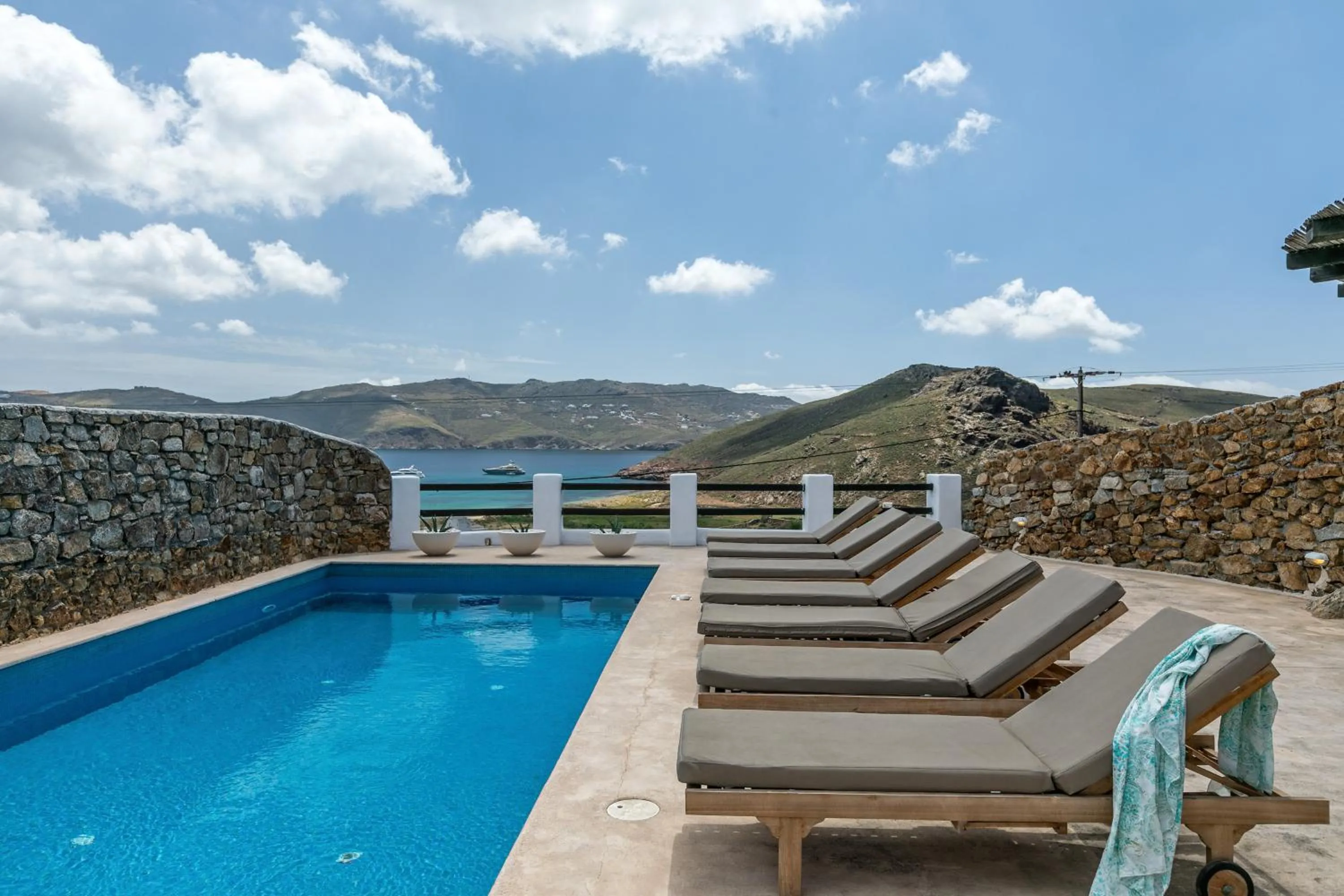 Swimming pool in Mykonos Panormos Villas