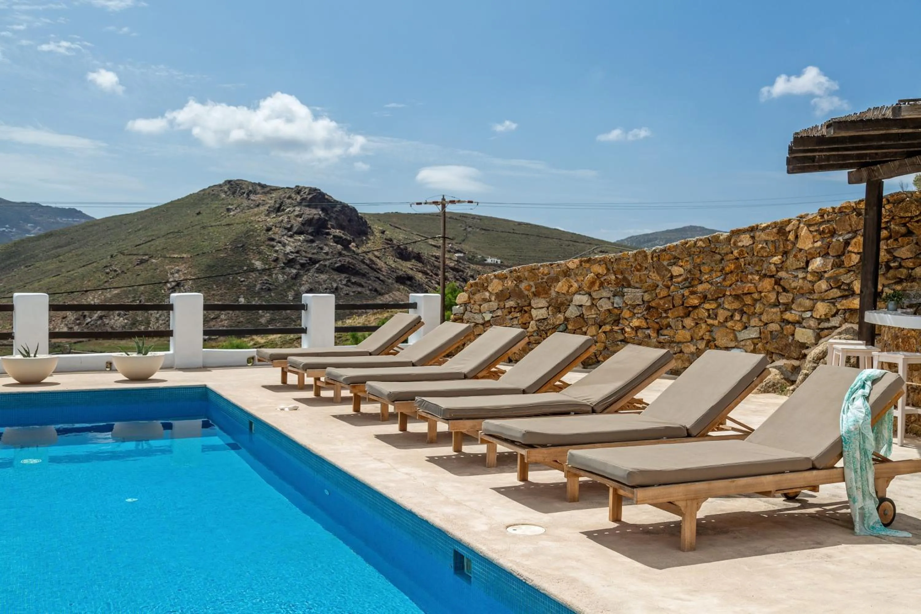 Swimming pool in Mykonos Panormos Villas
