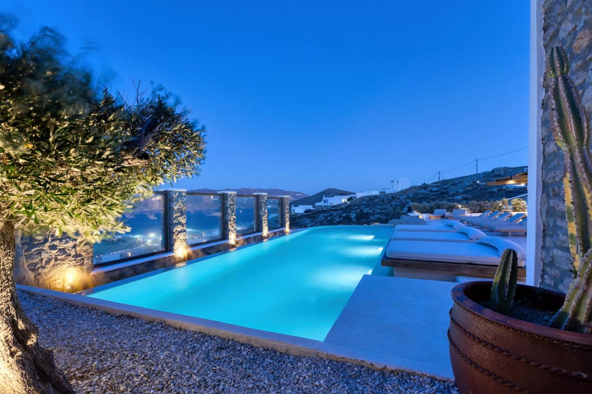 Swimming pool in Mykonos Panormos Villas
