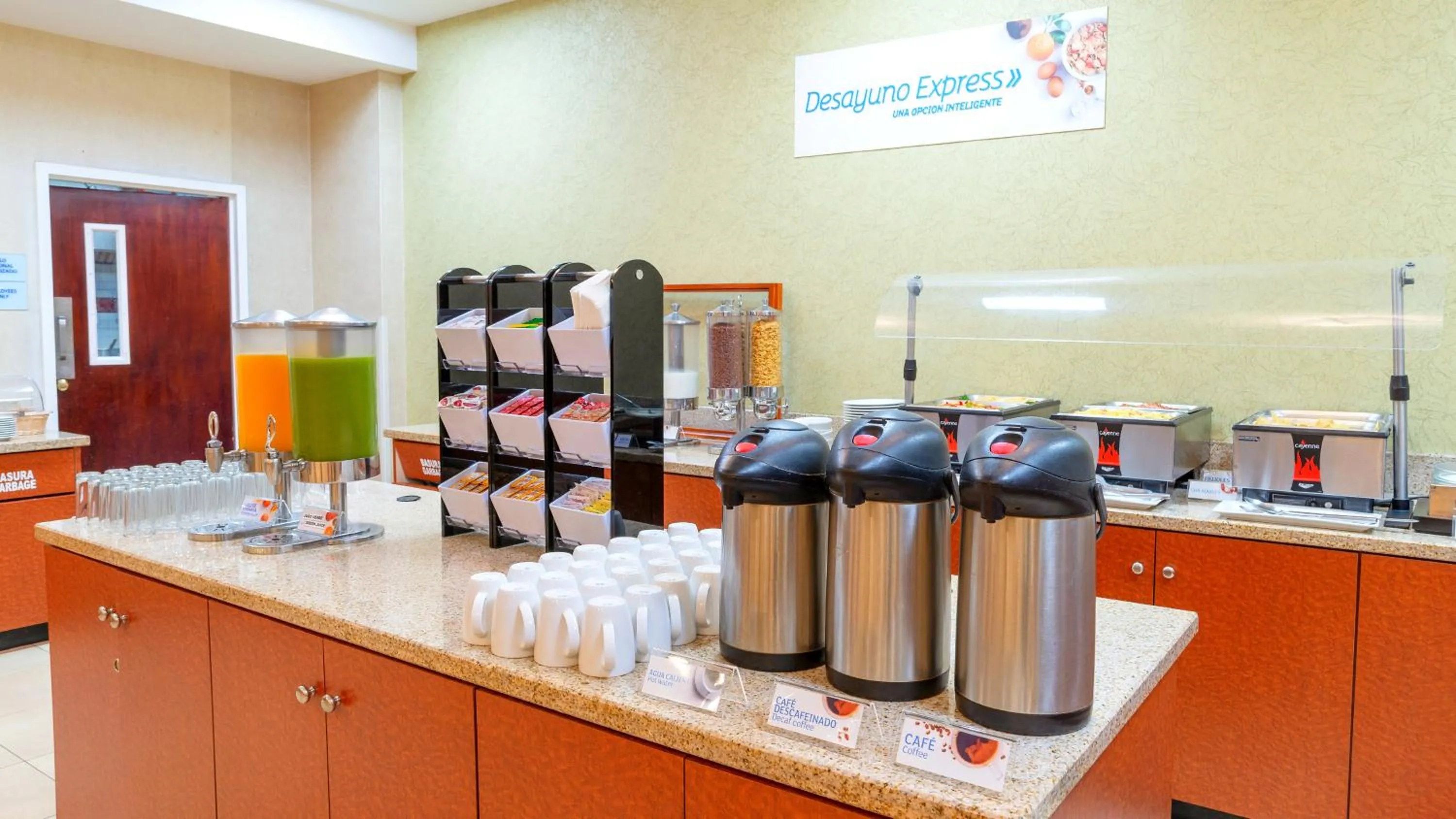 Restaurant/places to eat in Holiday Inn Express & Suites Cuernavaca by IHG