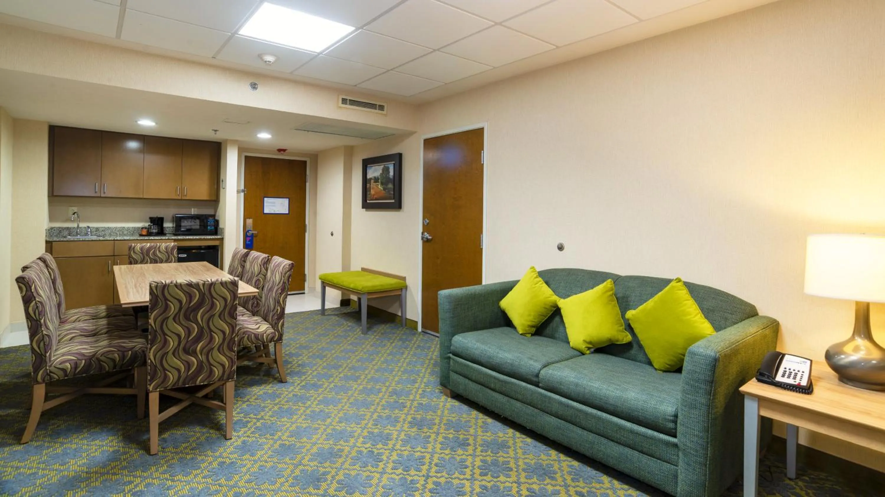 Bedroom in Holiday Inn Express & Suites Cuernavaca by IHG