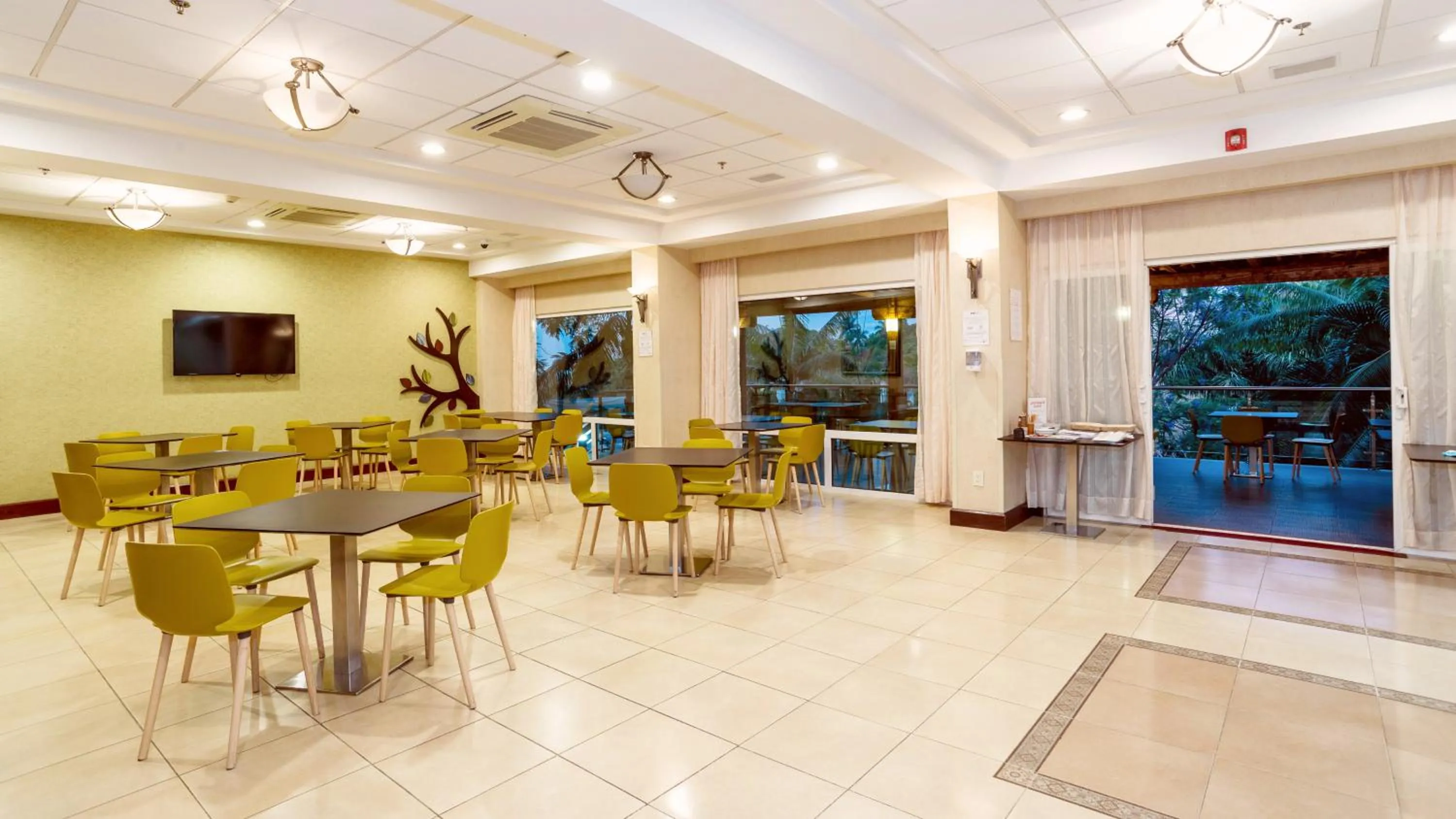 Restaurant/places to eat in Holiday Inn Express & Suites Cuernavaca by IHG
