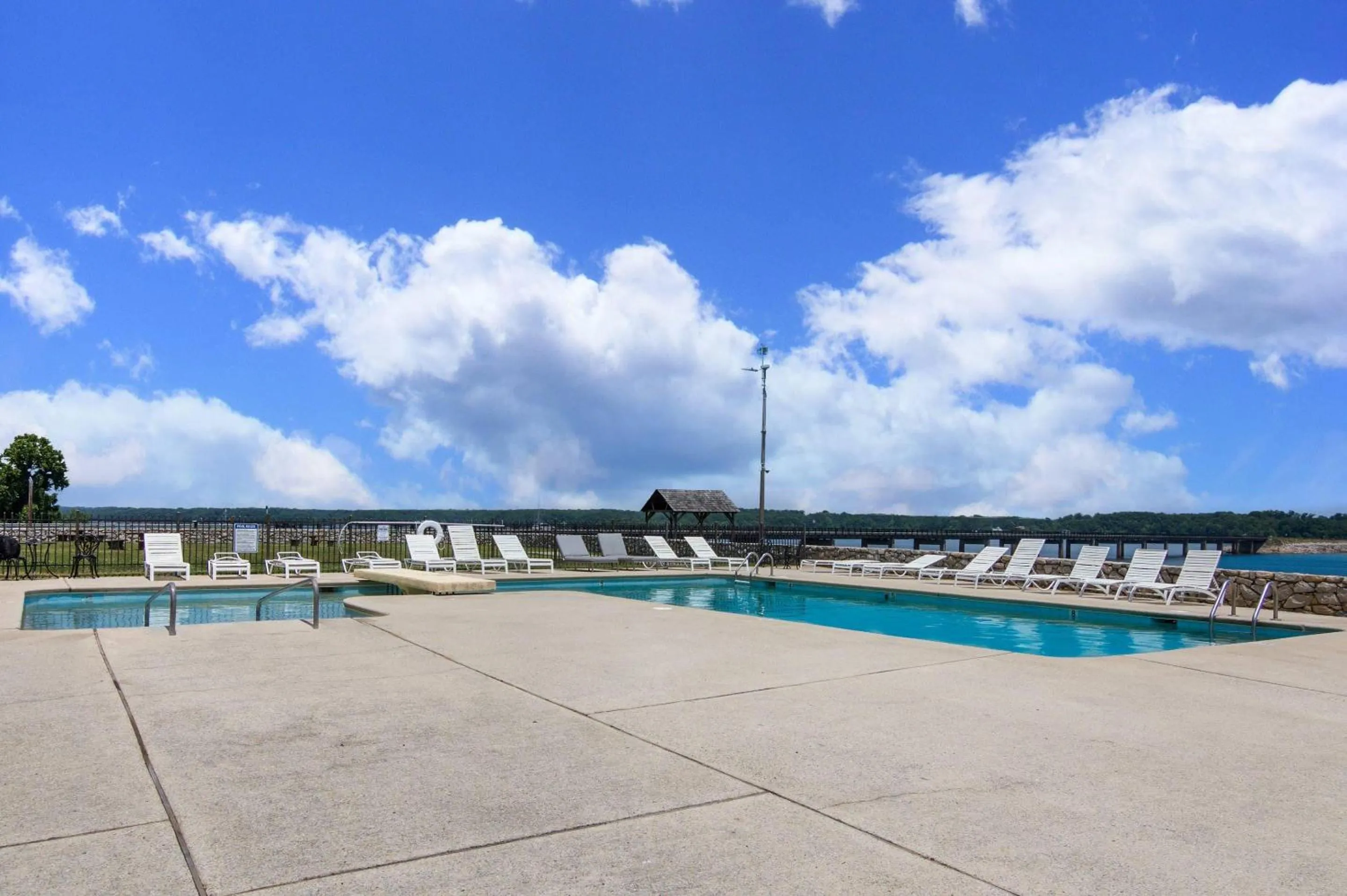 Swimming pool in Quality Inn - On The Lake Clarksville-Boydton