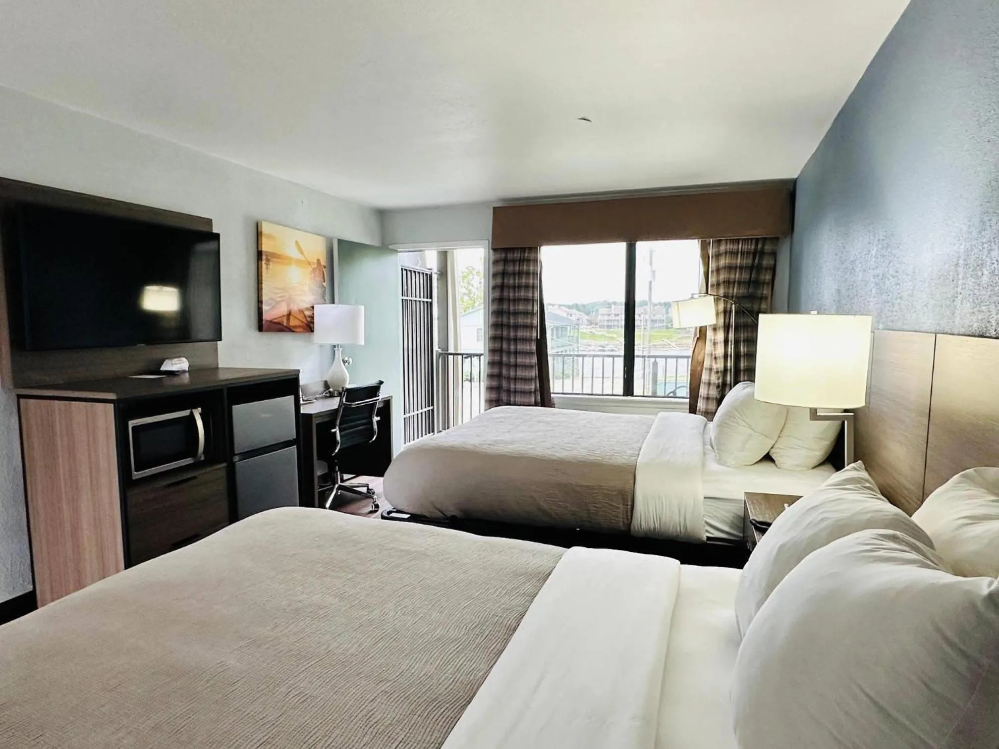 Bedroom, Bed in Quality Inn - On The Lake Clarksville-Boydton