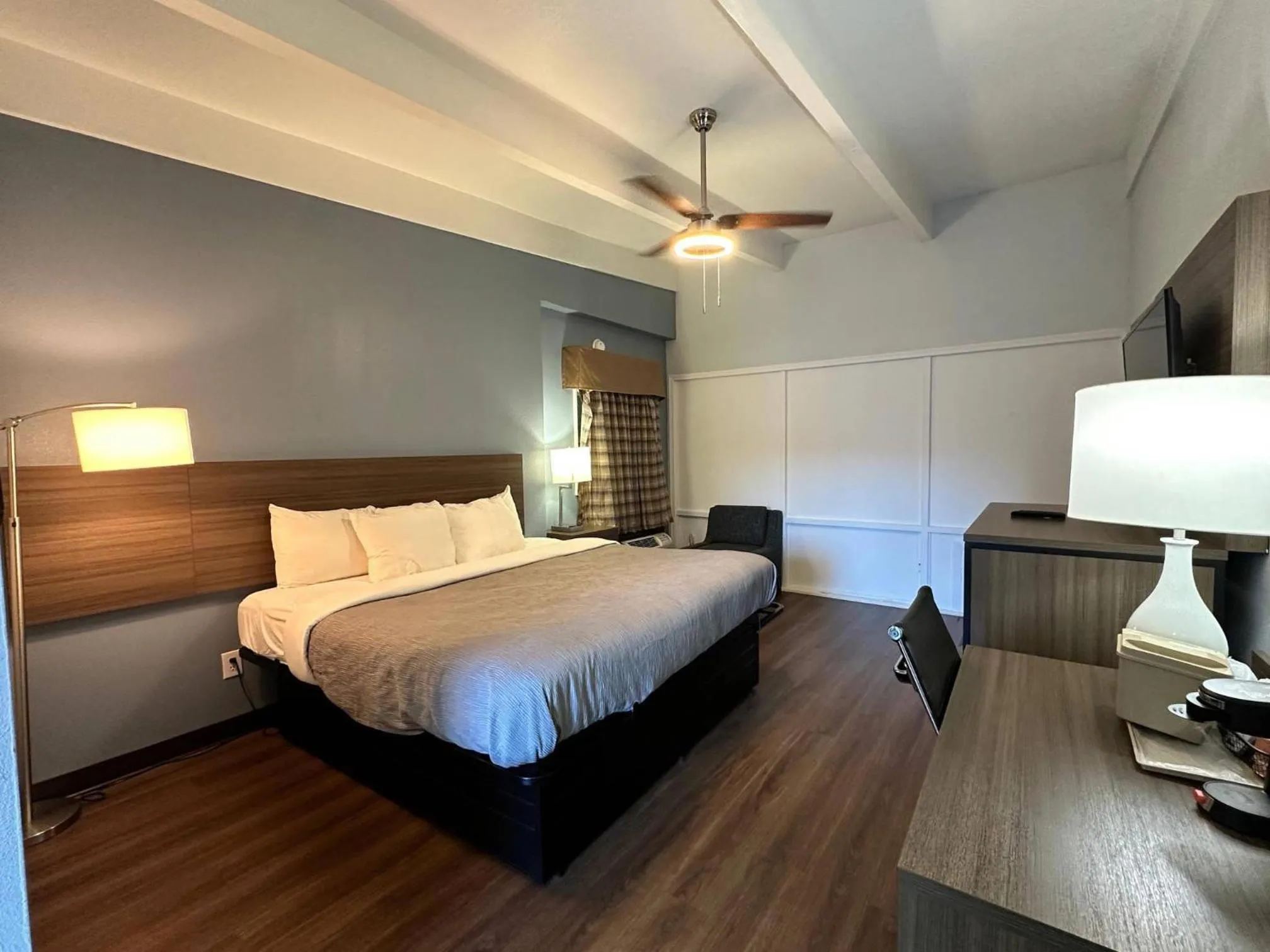 Bedroom, Bed in Quality Inn - On The Lake Clarksville-Boydton