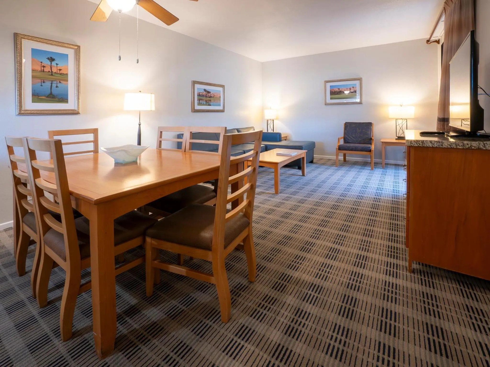 Living room in Vista Mirage Resort