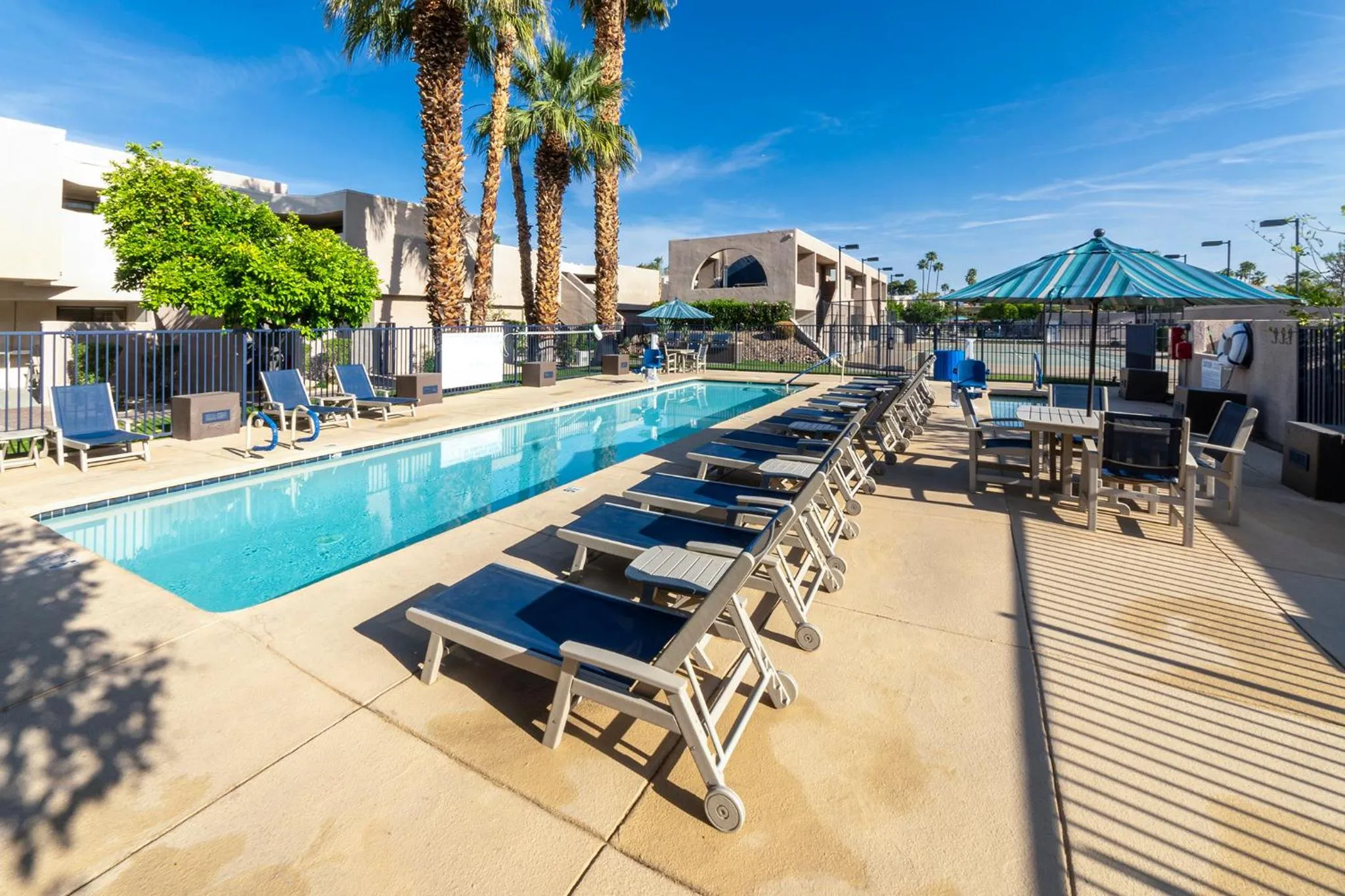 Swimming pool in Vista Mirage Resort