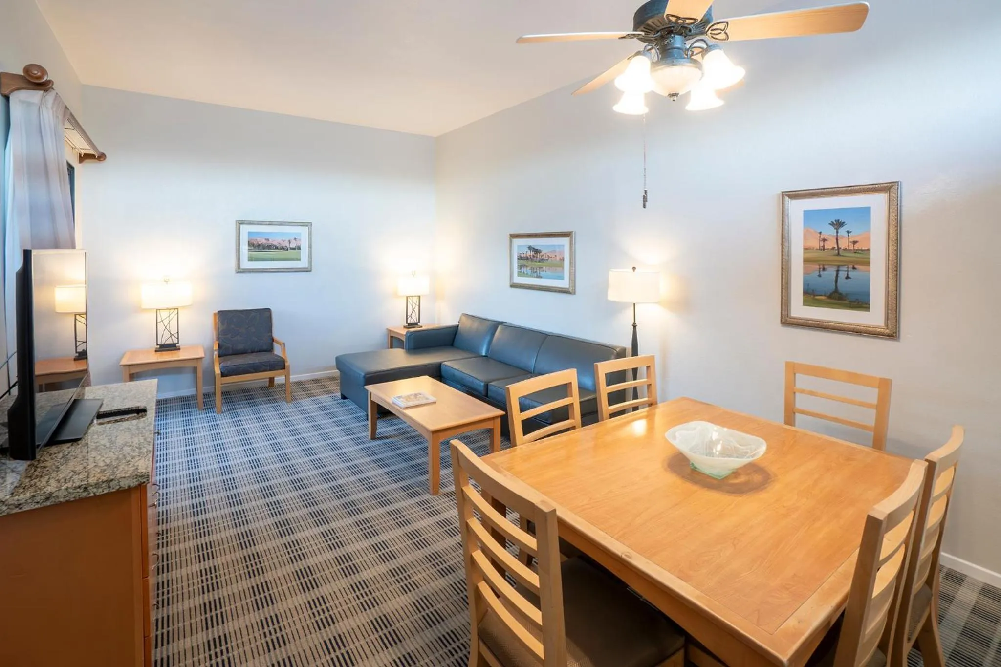 Living room in Vista Mirage Resort