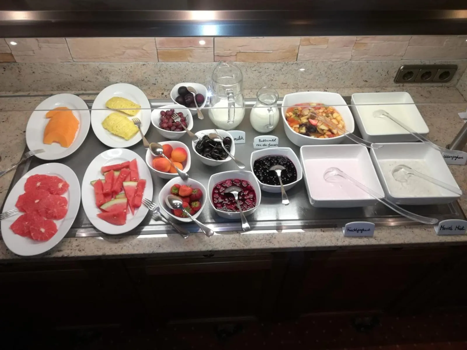 Buffet breakfast in Brugger's Genießerhotel Lanersbacherhof