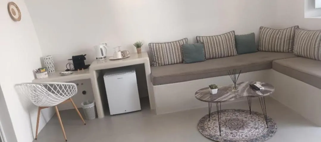 Golden Stone Santorini Suites