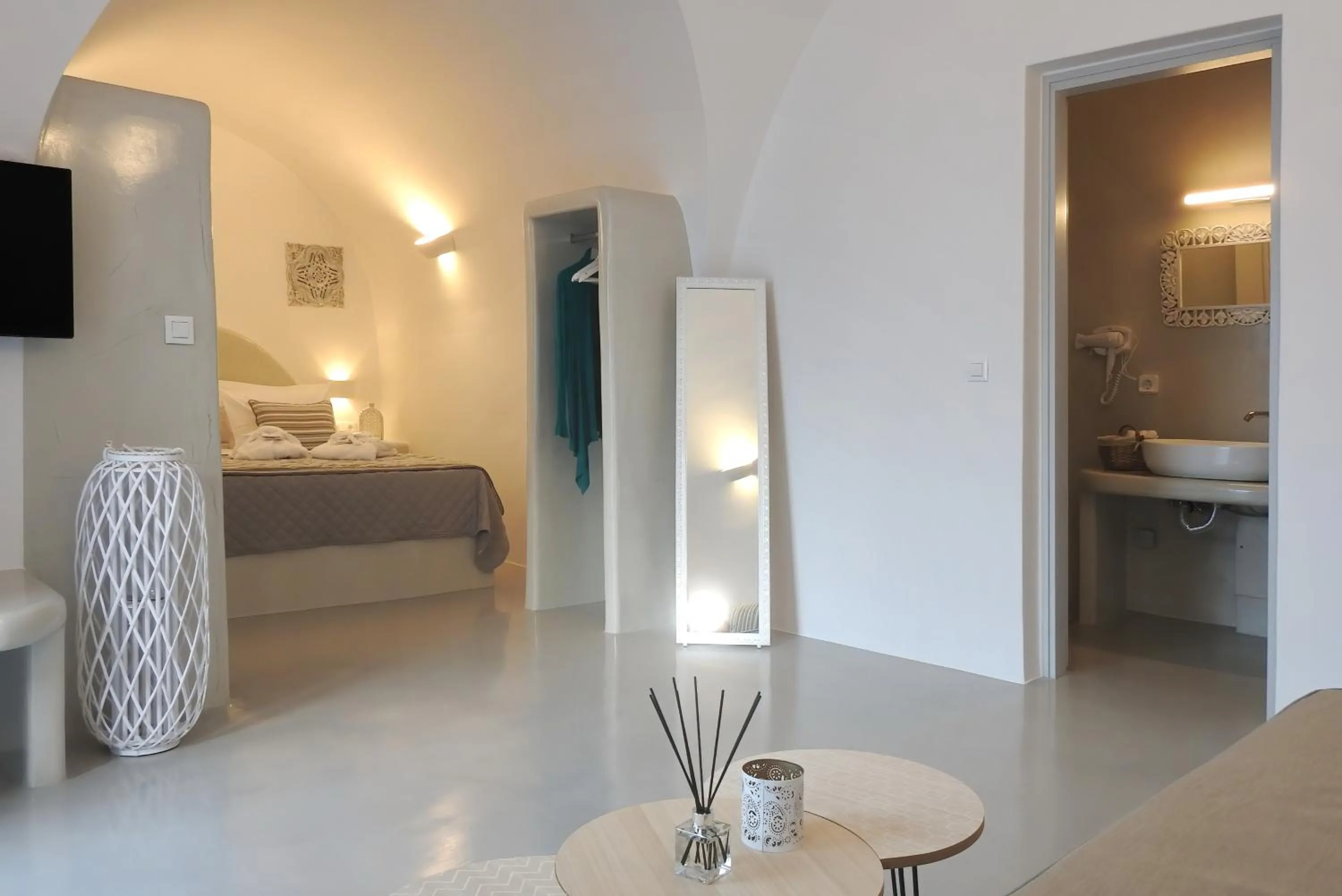 Toilet, Bed in Golden Stone Santorini Suites