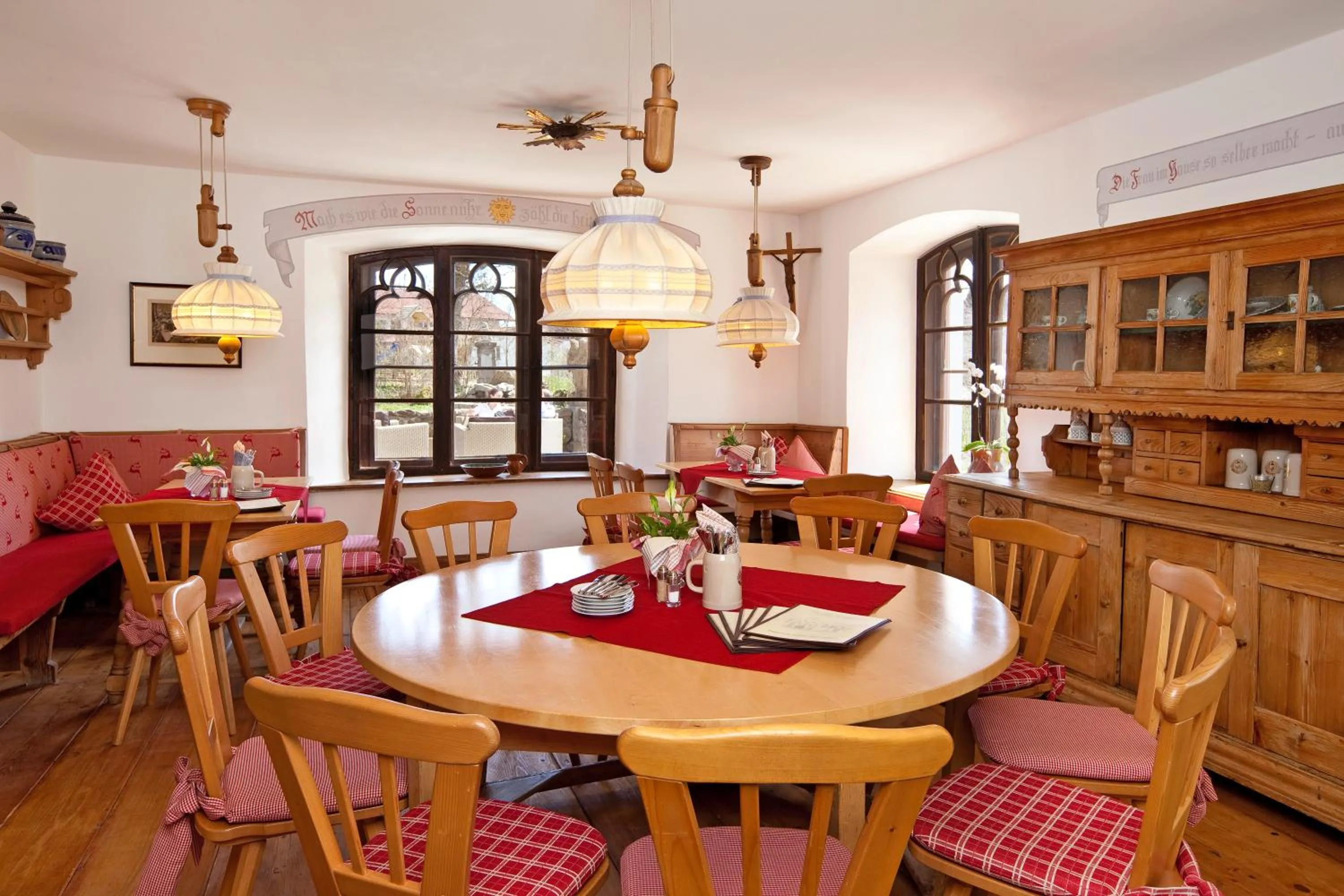 Restaurant/places to eat in Schloss zu Hopferau